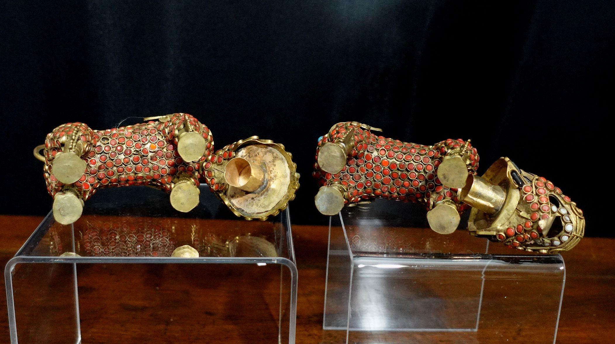 Antique Pair of Tibetan Enamel Jeweled Foo Lions / Dogs Snuff Bottles 6