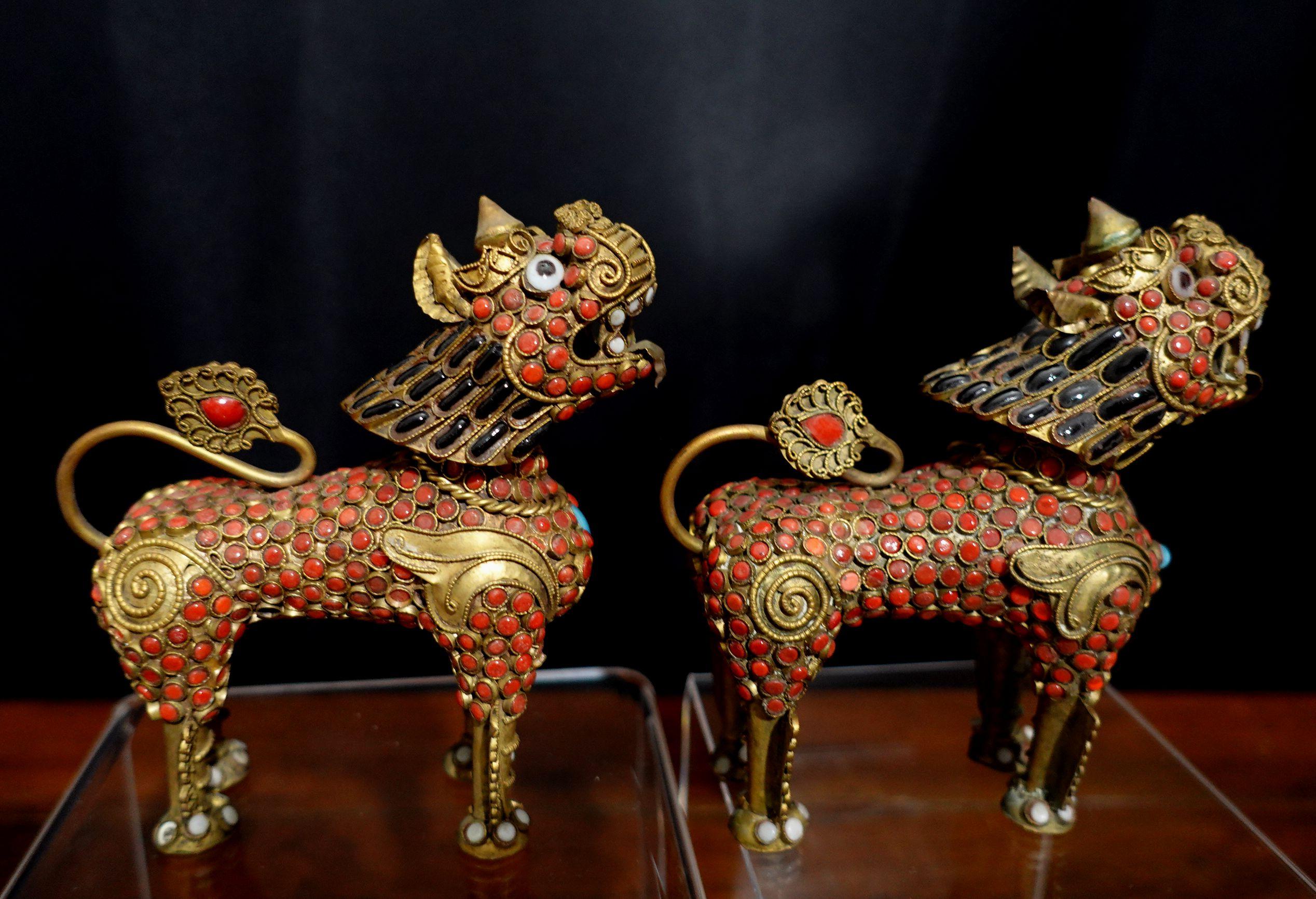 Porcelain Antique Pair of Tibetan Enamel Jeweled Foo Lions / Dogs Snuff Bottles
