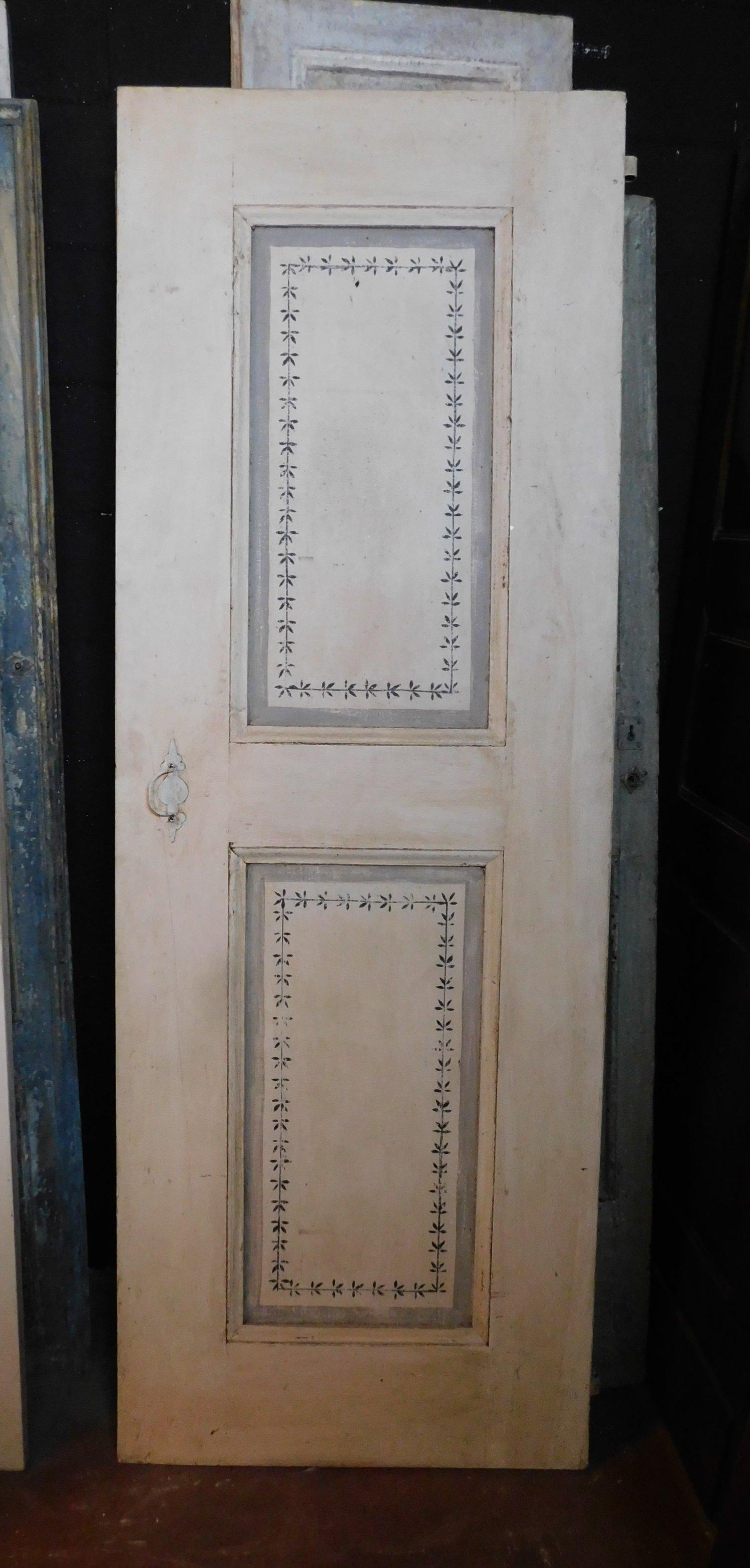 italien Paire de portes anciennes à deux panneaux laqués:: blanc et gris:: 19ème siècle:: Italie en vente