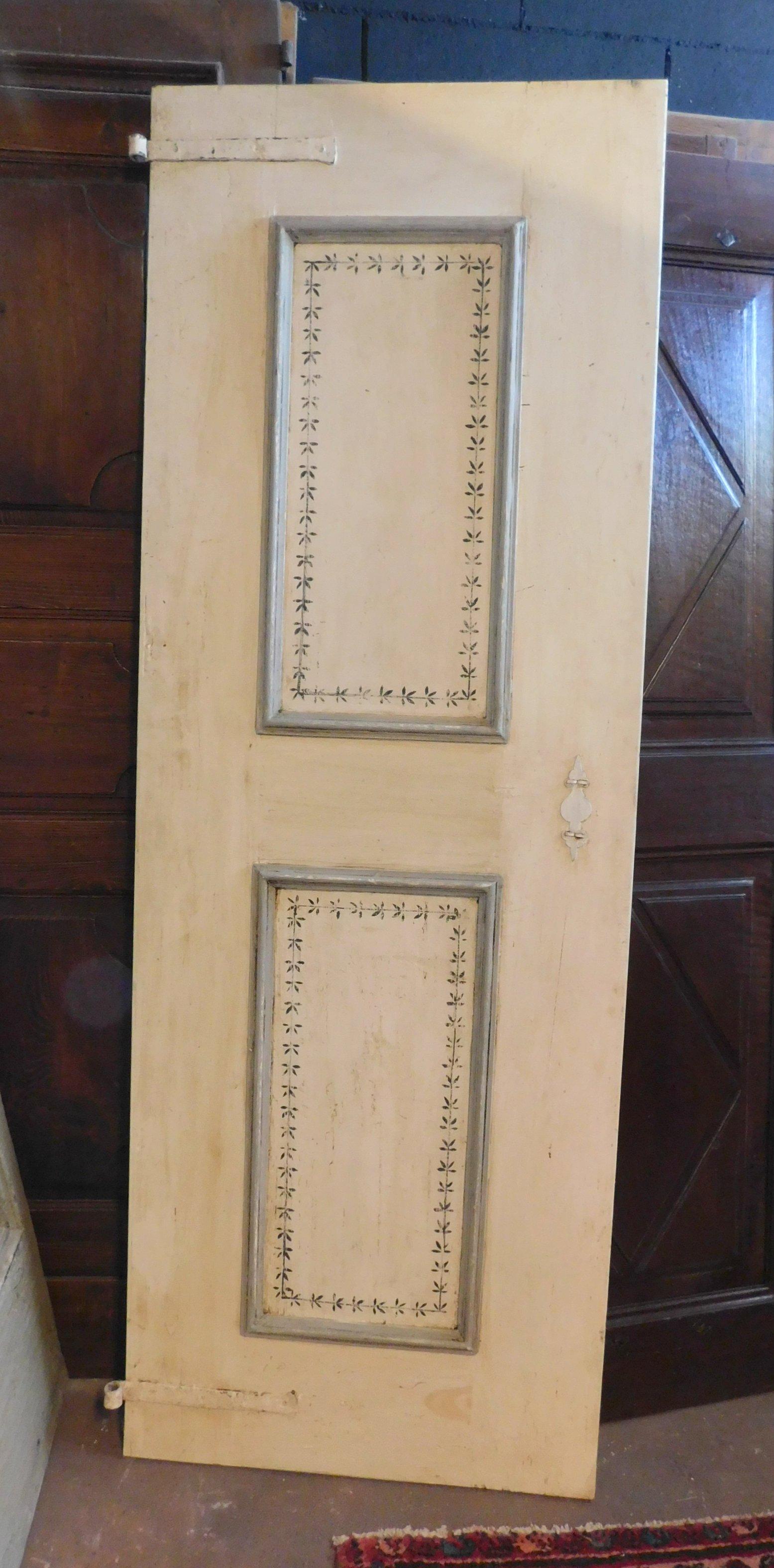 Antique Pair of Two-Panel Lacquered Doors, White and Gray, 19th Century, Italy In Good Condition For Sale In Cuneo, Italy (CN)