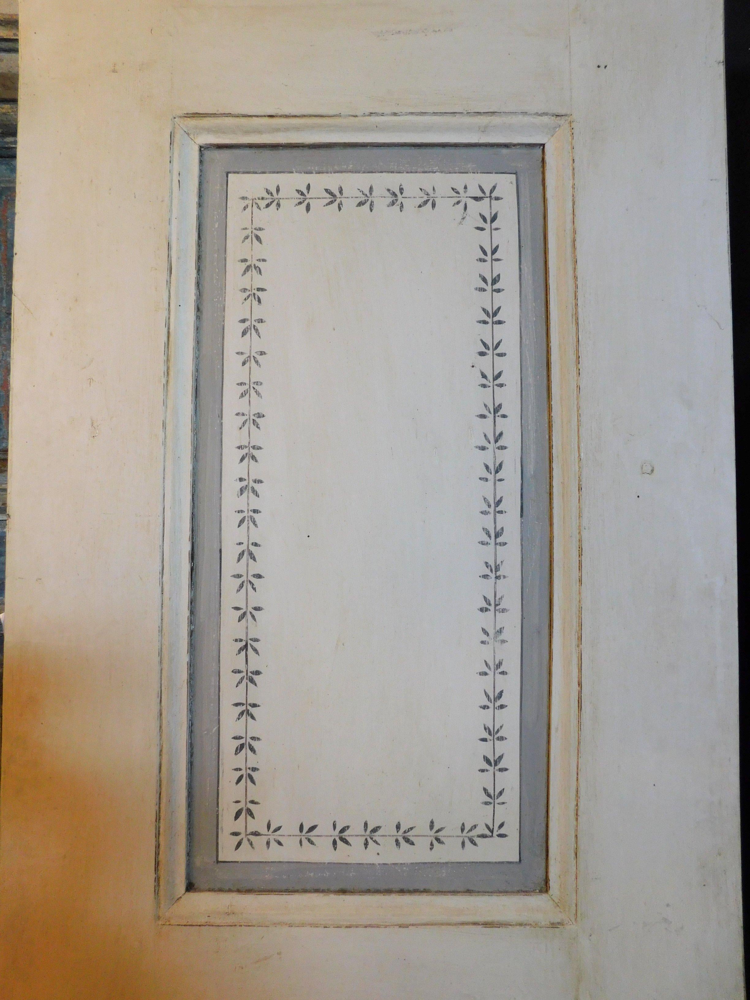 Antikes Paar zweiflügelige lackierte Türen:: weiß und grau:: 19. Jahrhundert:: Italien im Angebot 1