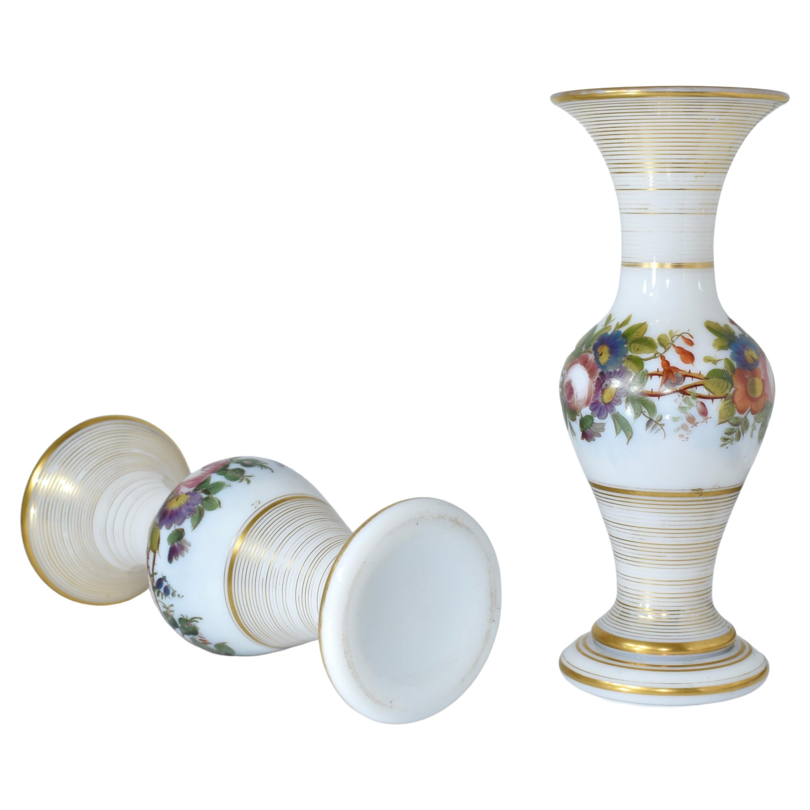 Verre opalin Paire de vases anciens, French Opaline par Baccarat, 19ème siècle en vente