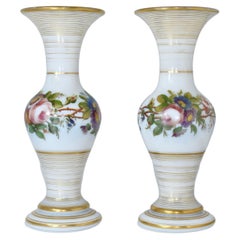 Paire de vases anciens, French Opaline par Baccarat, 19ème siècle