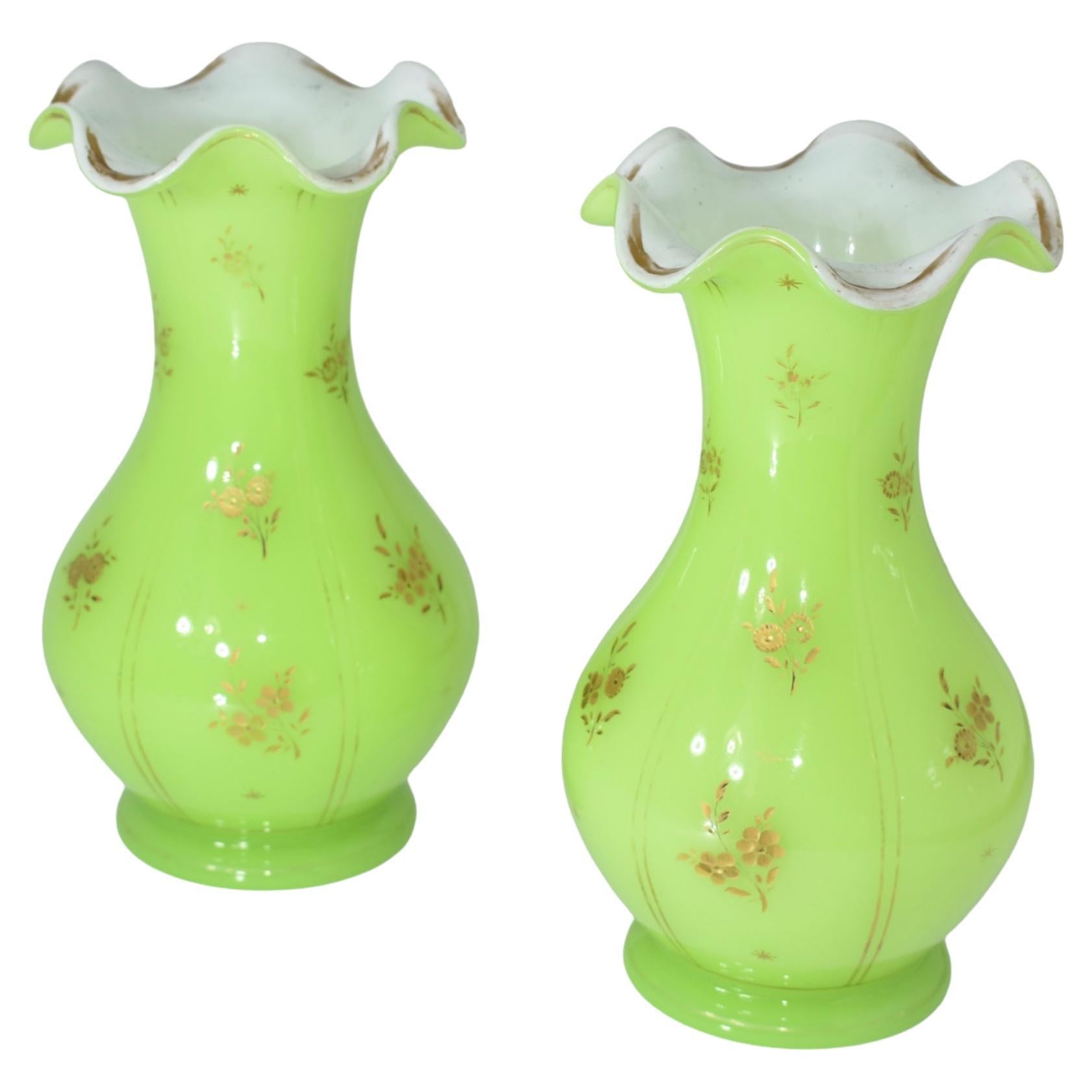 Pareja de jarrones antiguos, vidrio opalino verde uranio francés, S. XIX
