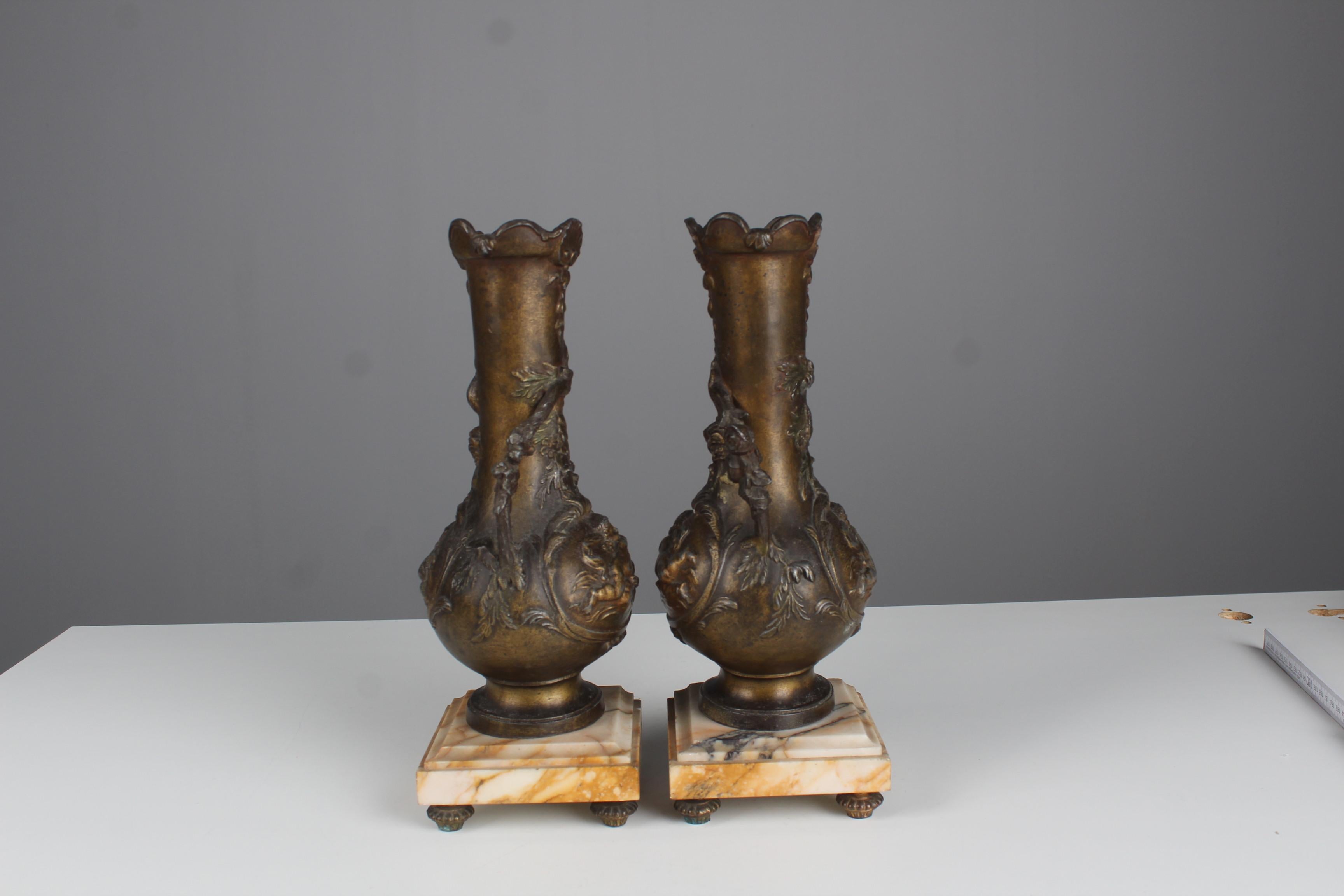 Antique Pair of Vases On A Marble Base, France, 1900s In Good Condition For Sale In Greven, DE