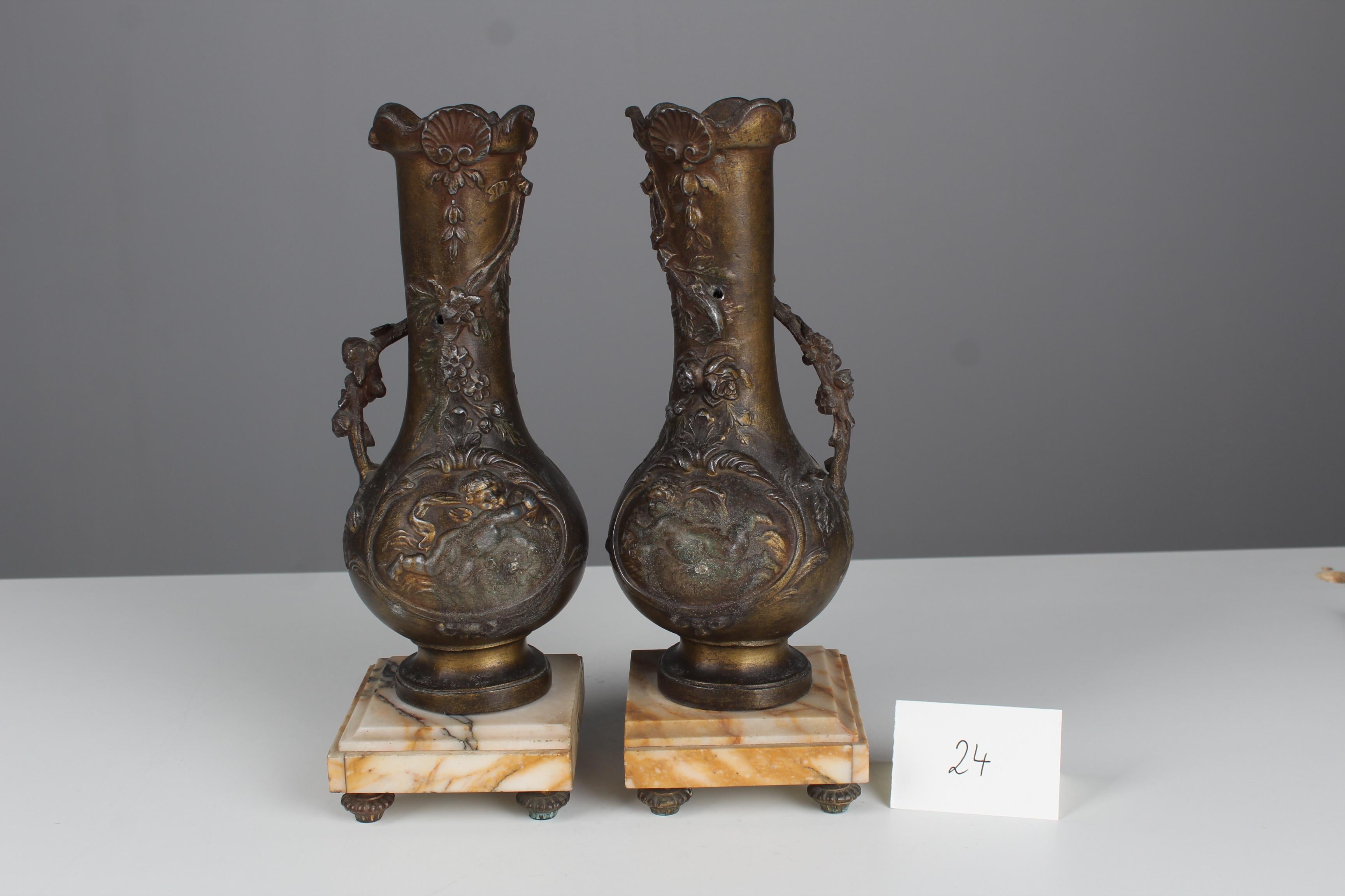Paire de vases anciens sur socle en marbre, France, années 1900 en vente 2