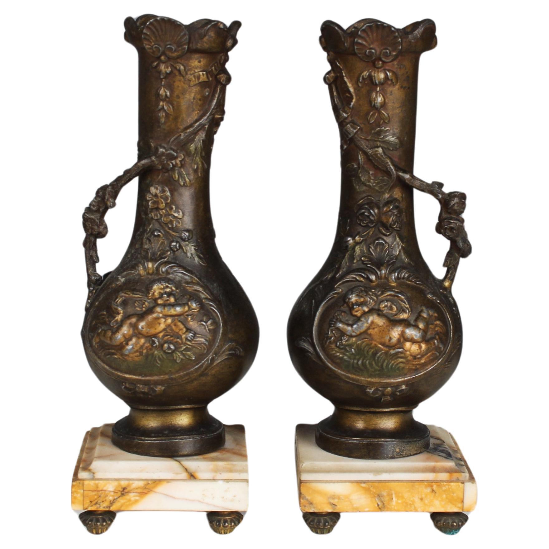 Antikes Paar Vasen auf einem Marmorsockel, Frankreich, 1900er Jahre