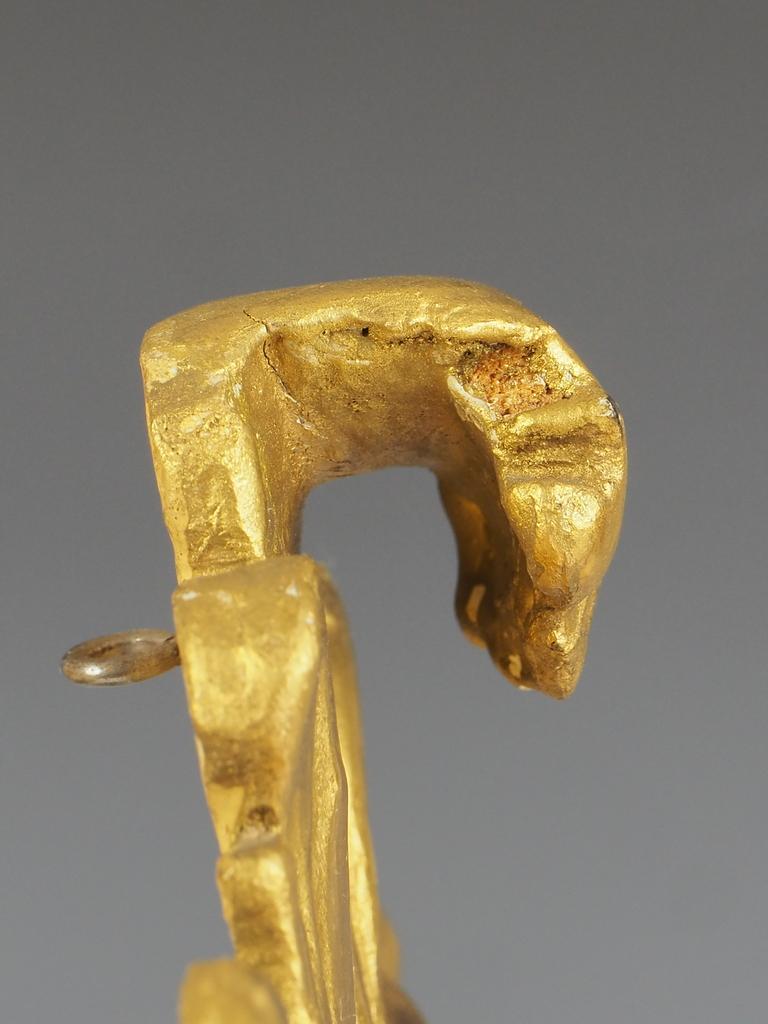 Coppia di specchi da parete in legno dorato veneziano in vendita 5