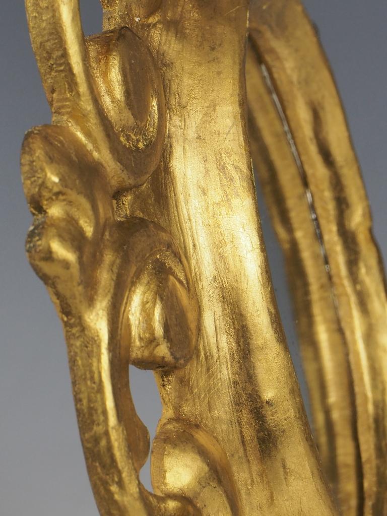 Coppia di specchi da parete in legno dorato veneziano in vendita 6