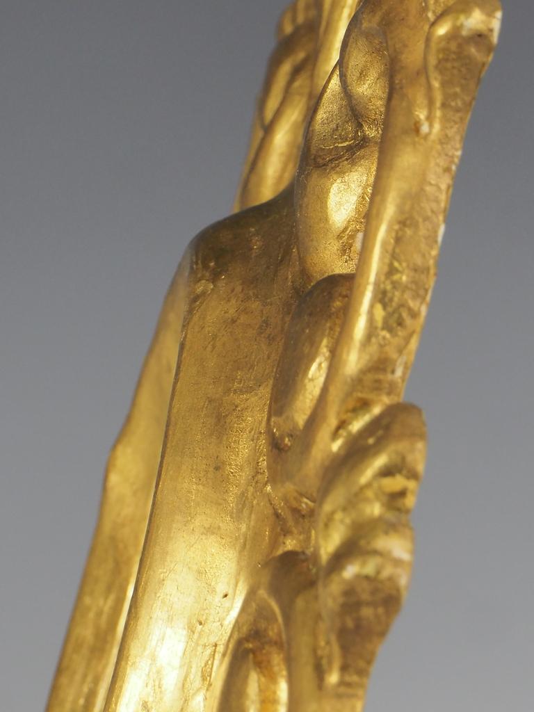 Coppia di specchi da parete in legno dorato veneziano in vendita 7