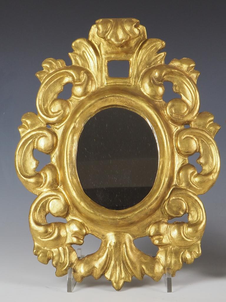 Coppia di specchi da parete in legno dorato veneziano In condizioni buone in vendita a Lincoln, GB