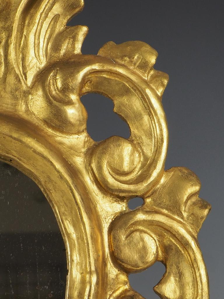 XIX secolo Coppia di specchi da parete in legno dorato veneziano in vendita