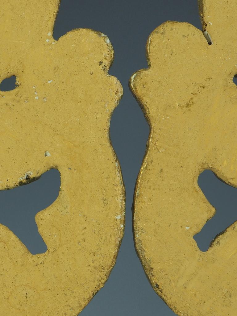 Coppia di specchi da parete in legno dorato veneziano in vendita 3