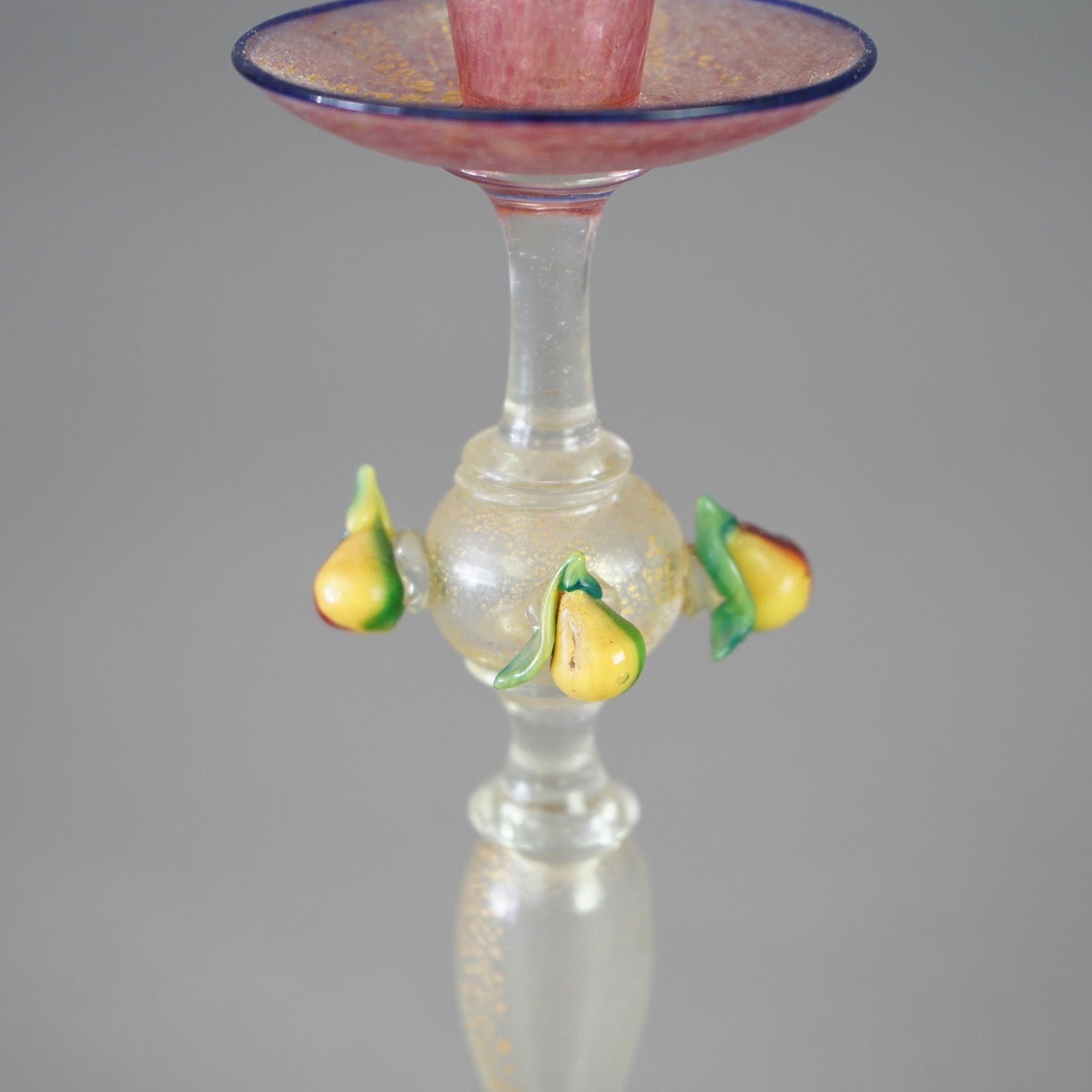 Pareja de candeleros venecianos de cristal artístico de Murano con peras aplicadas, circa 1920

Medida - 10,25 