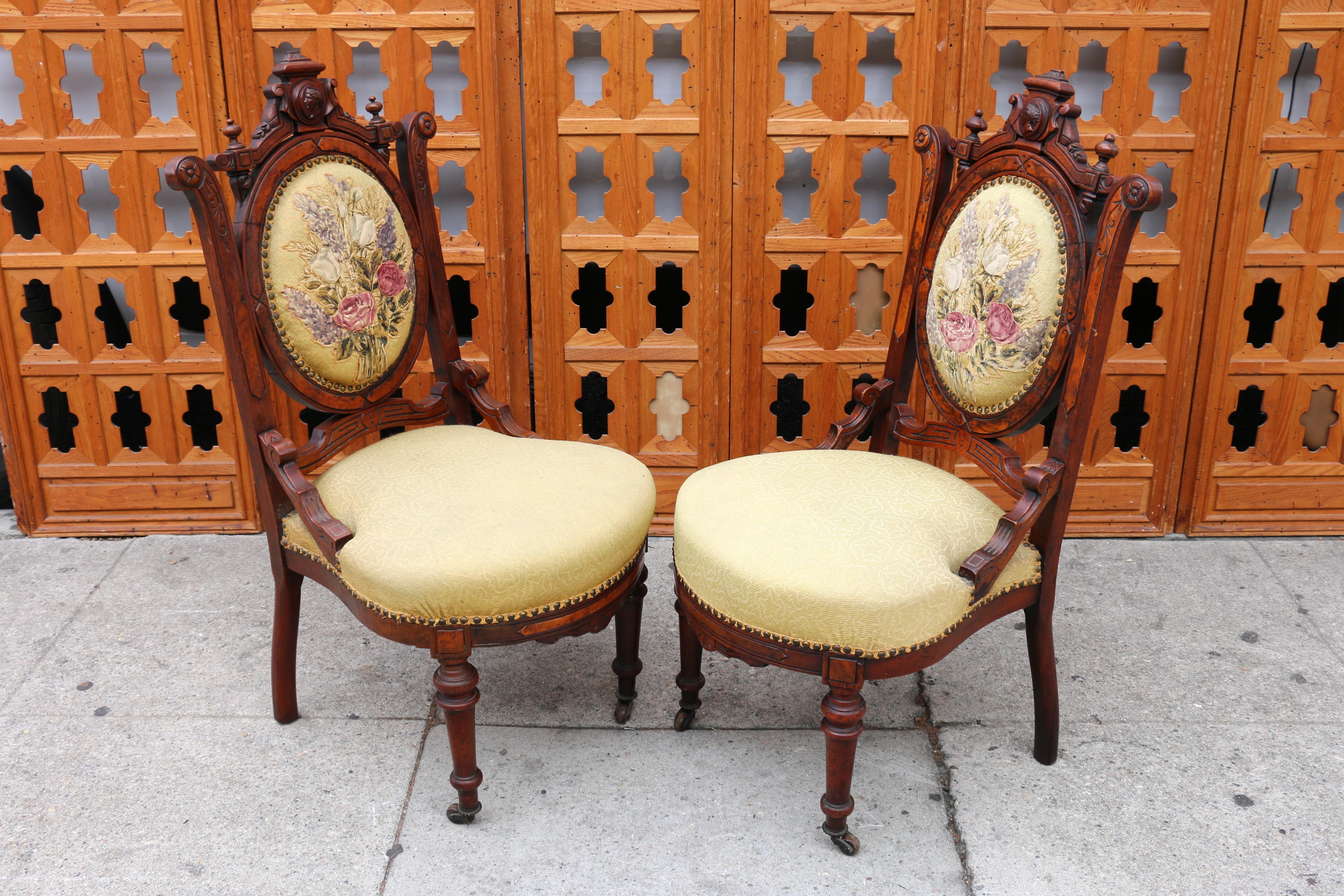 Antique Pair of Victorian Finely Carved Mahogany Side Chairs In Good Condition For Sale In North Hollywood, CA