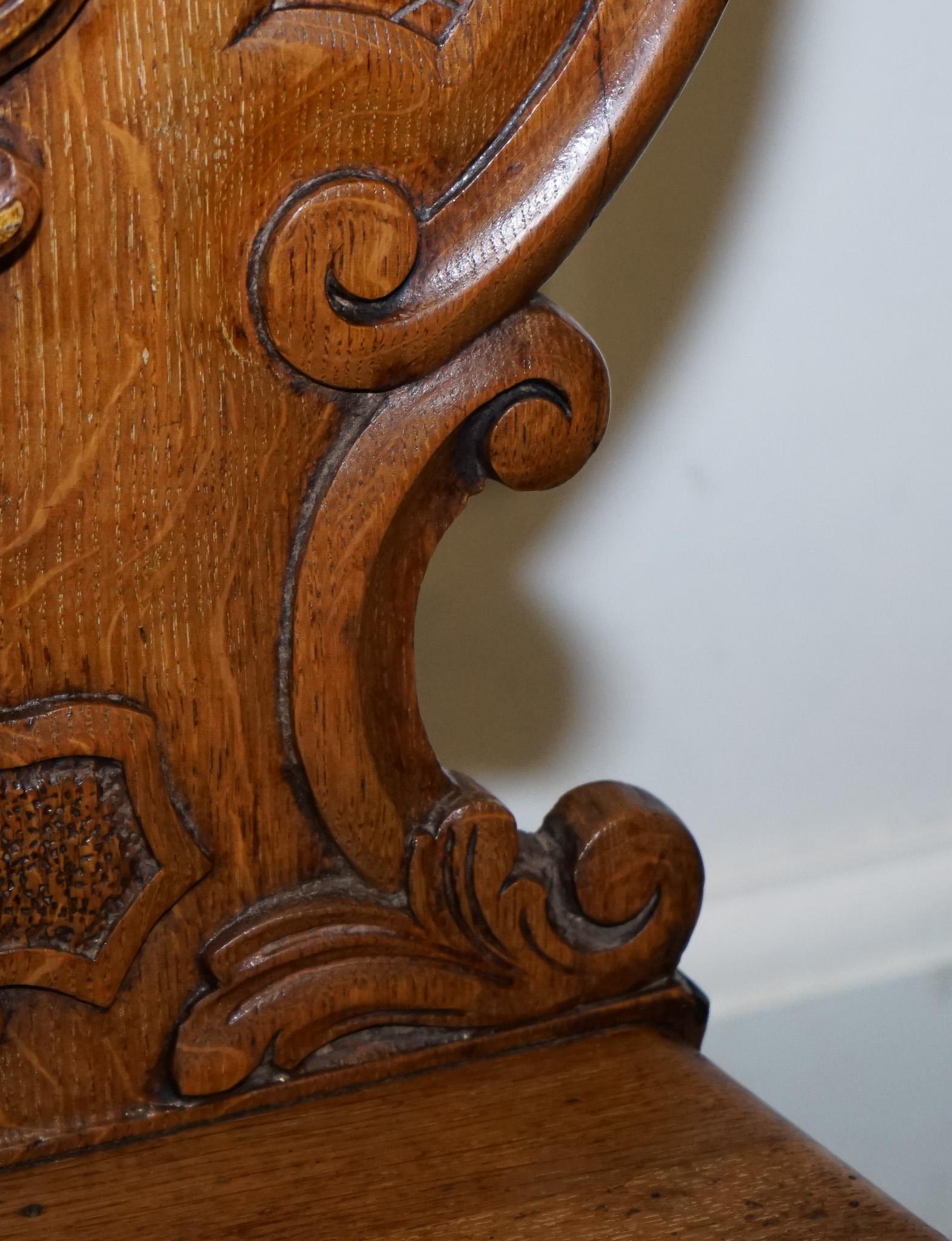 ANTIQUE PAIR OF VICTORIAN SOLID OAK CARVED HALLWAY CHAIRS WITH LiON PAW FEET For Sale 8