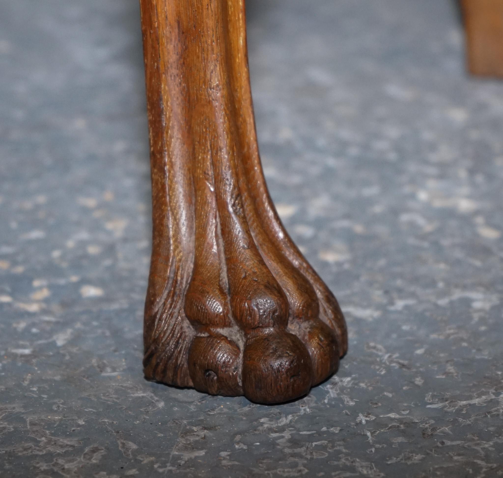 Hand-Crafted ANTIQUE PAIR OF VICTORIAN SOLID OAK CARVED HALLWAY CHAIRS WITH LiON PAW FEET For Sale