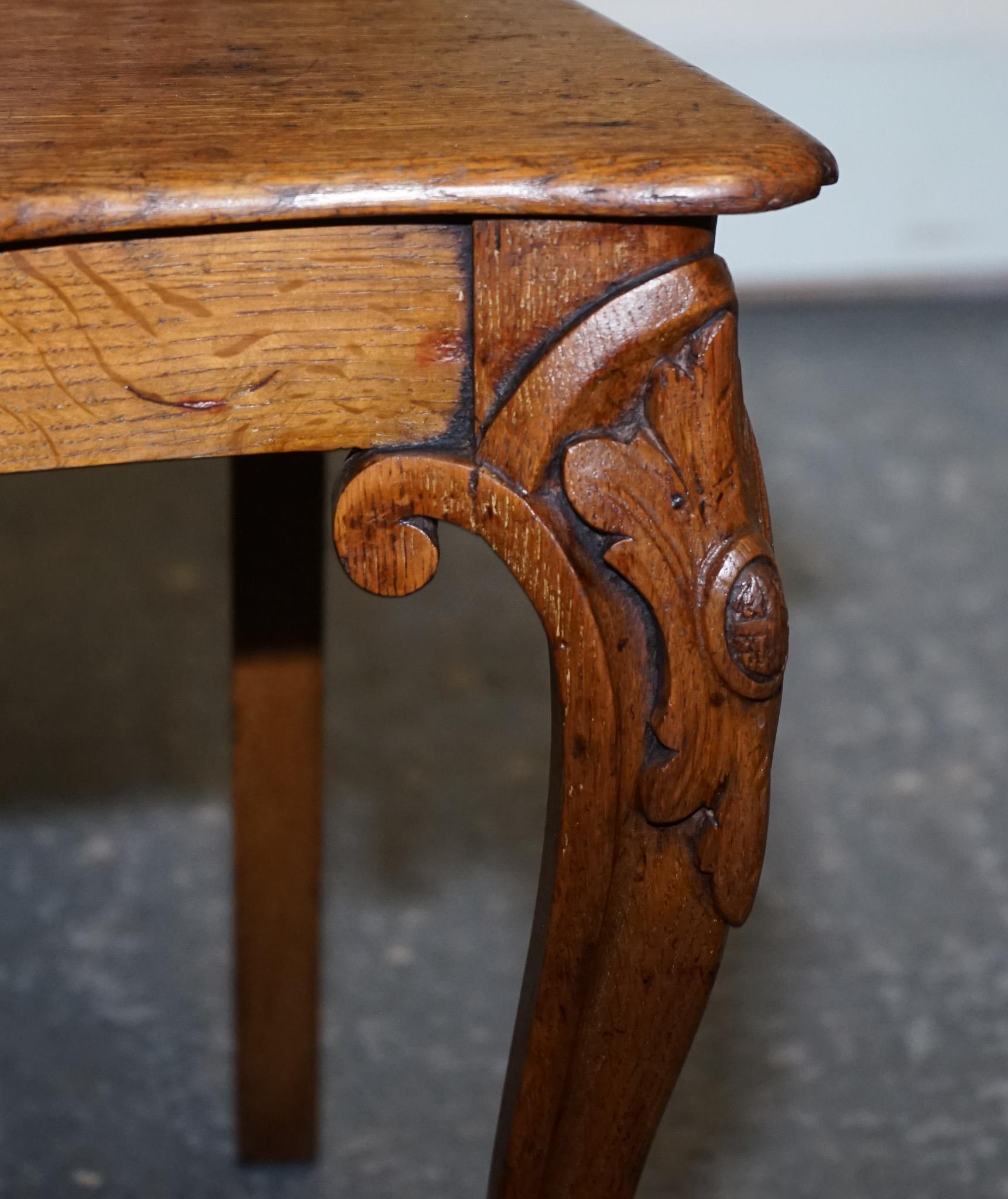 Oak ANTIQUE PAIR OF VICTORIAN SOLID OAK CARVED HALLWAY CHAIRS WITH LiON PAW FEET For Sale