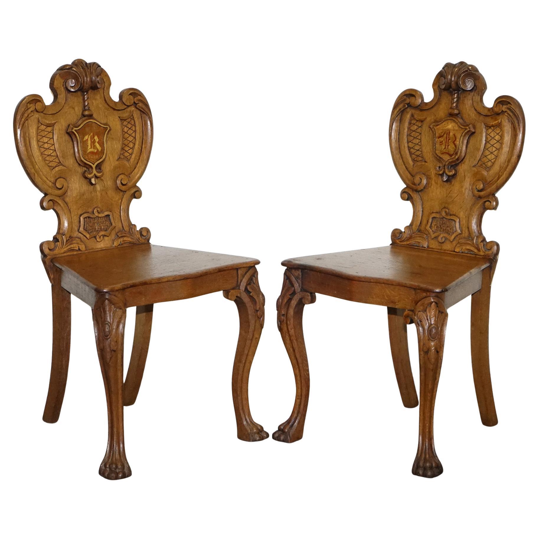 ANTIQUE PAIR OF VICTORIAN SOLID OAK CARVED HALLWAY CHAIRS WITH LiON PAW FEET For Sale