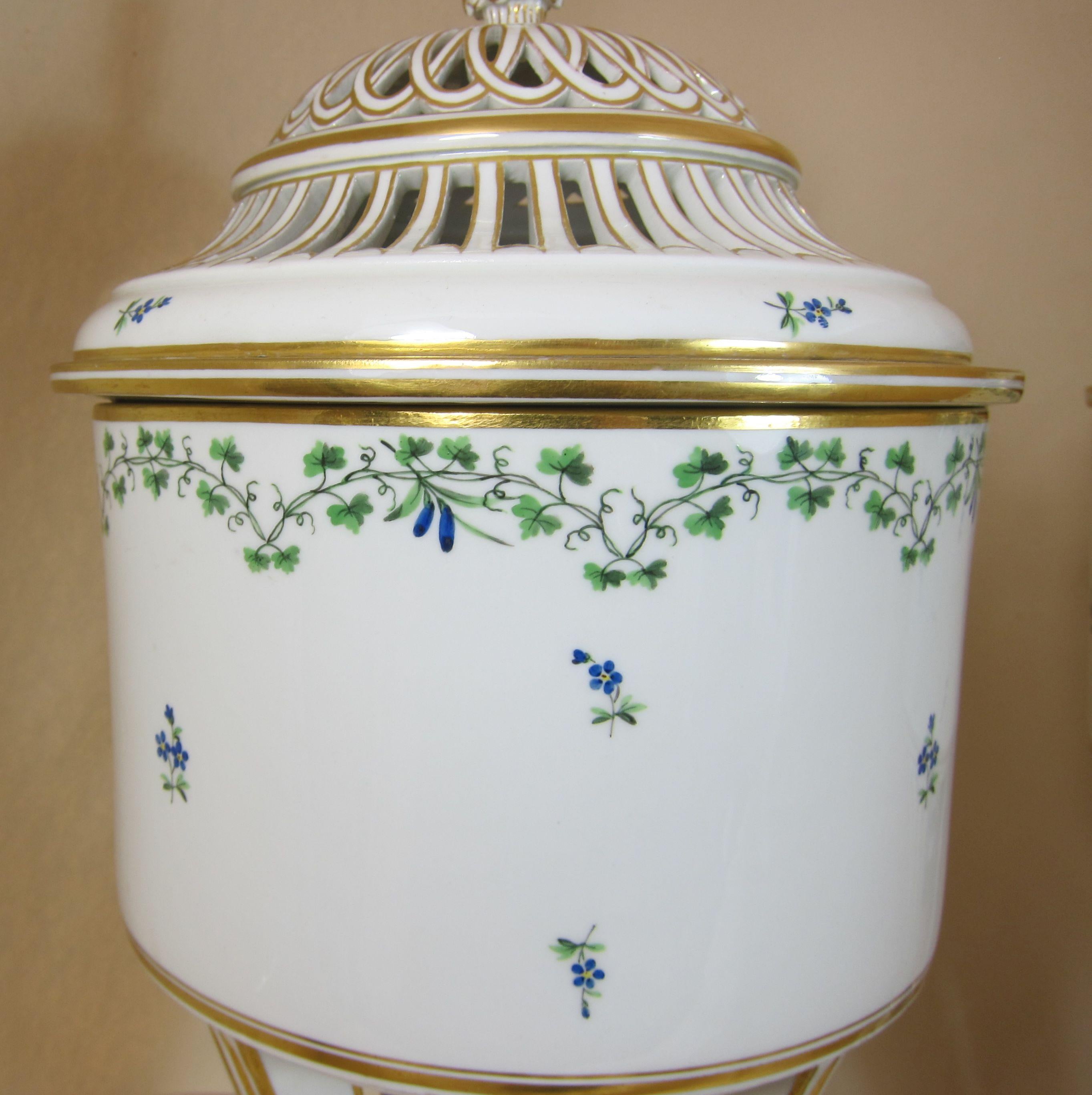 Mid-19th Century Antique Pair of Vienna Porcelain Sprig Decorated Ice Pails, Lids and Liners For Sale