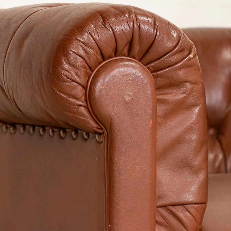Antique Pair of Vintage Tan Leather Chesterfield Club Chairs, England In Good Condition In Round Top, TX