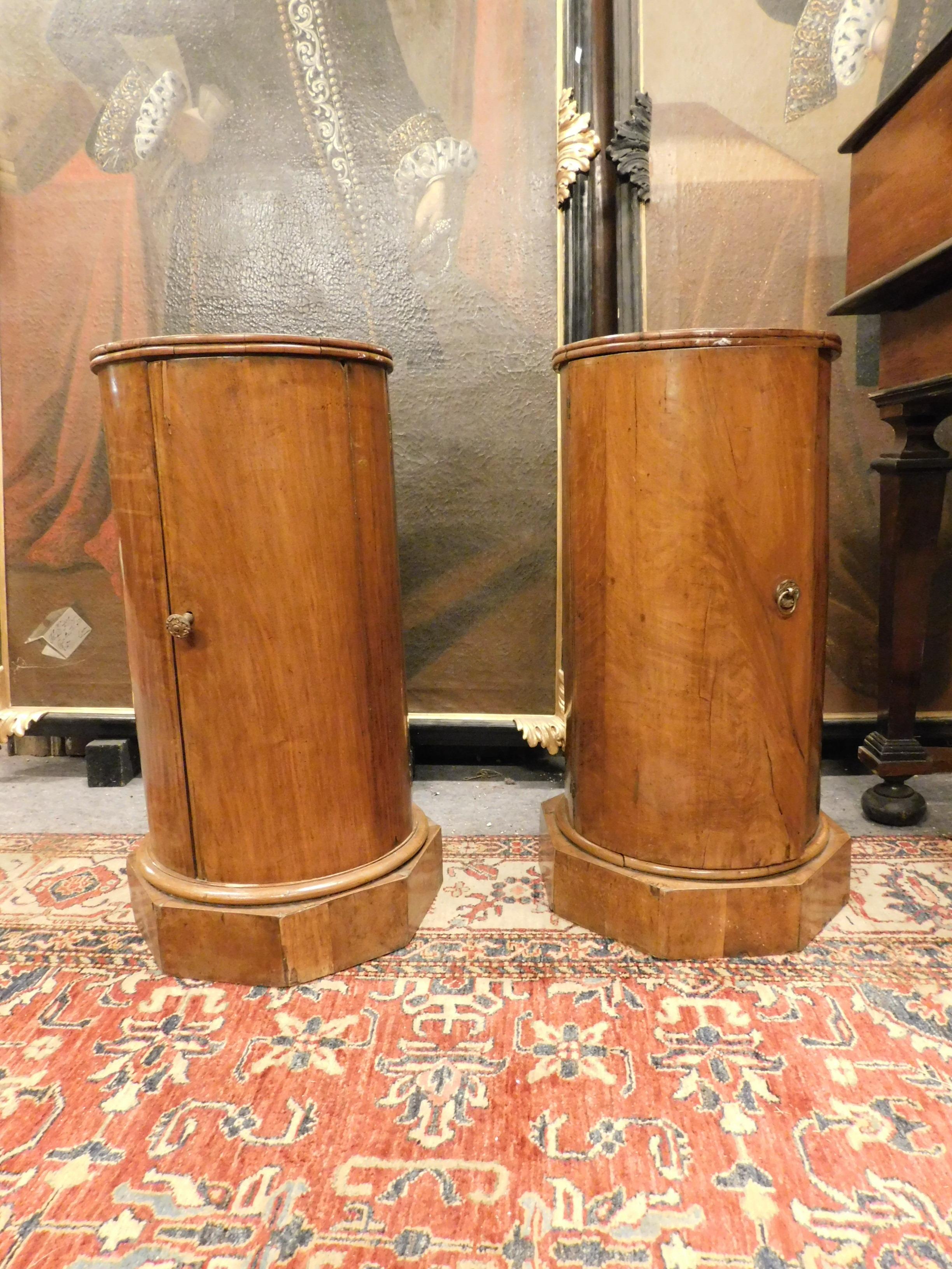 Antique Pair of Walnut Cylinder Tables, Night Tables, Early 19th Century, Italy In Good Condition For Sale In Cuneo, Italy (CN)