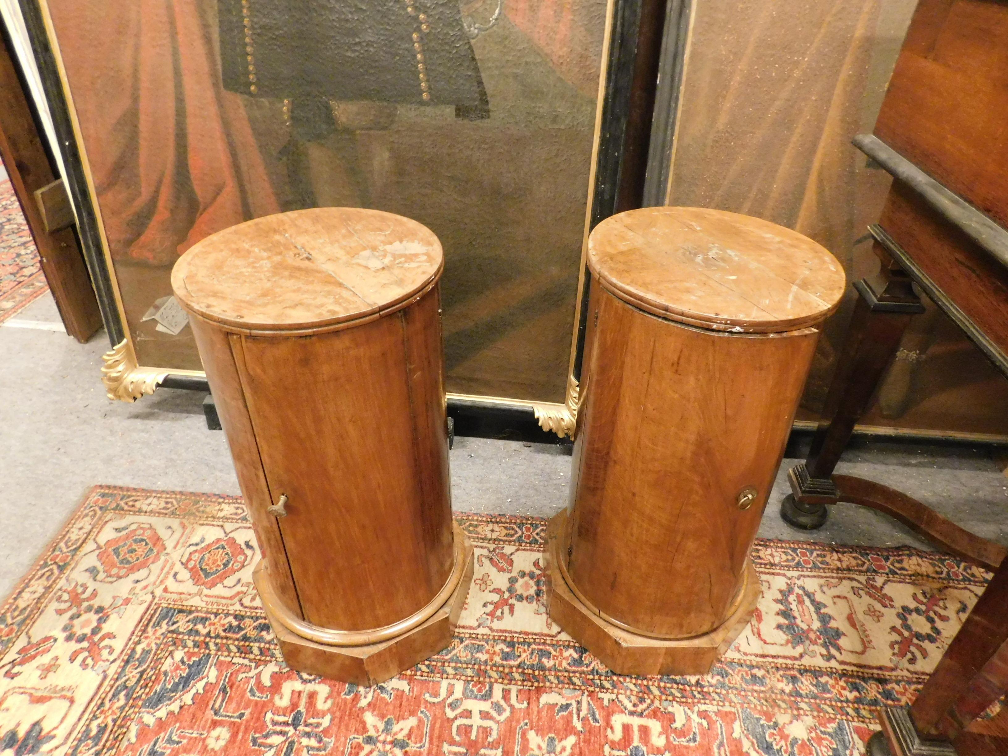 Antique Pair of Walnut Cylinder Tables, Night Tables, Early 19th Century, Italy For Sale 1