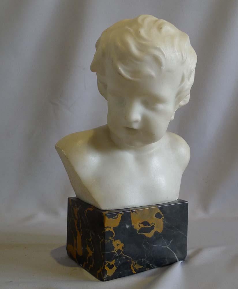 Antique Pair of White Marble Busts of Children on Variegated Marble Bases In Good Condition For Sale In London, GB