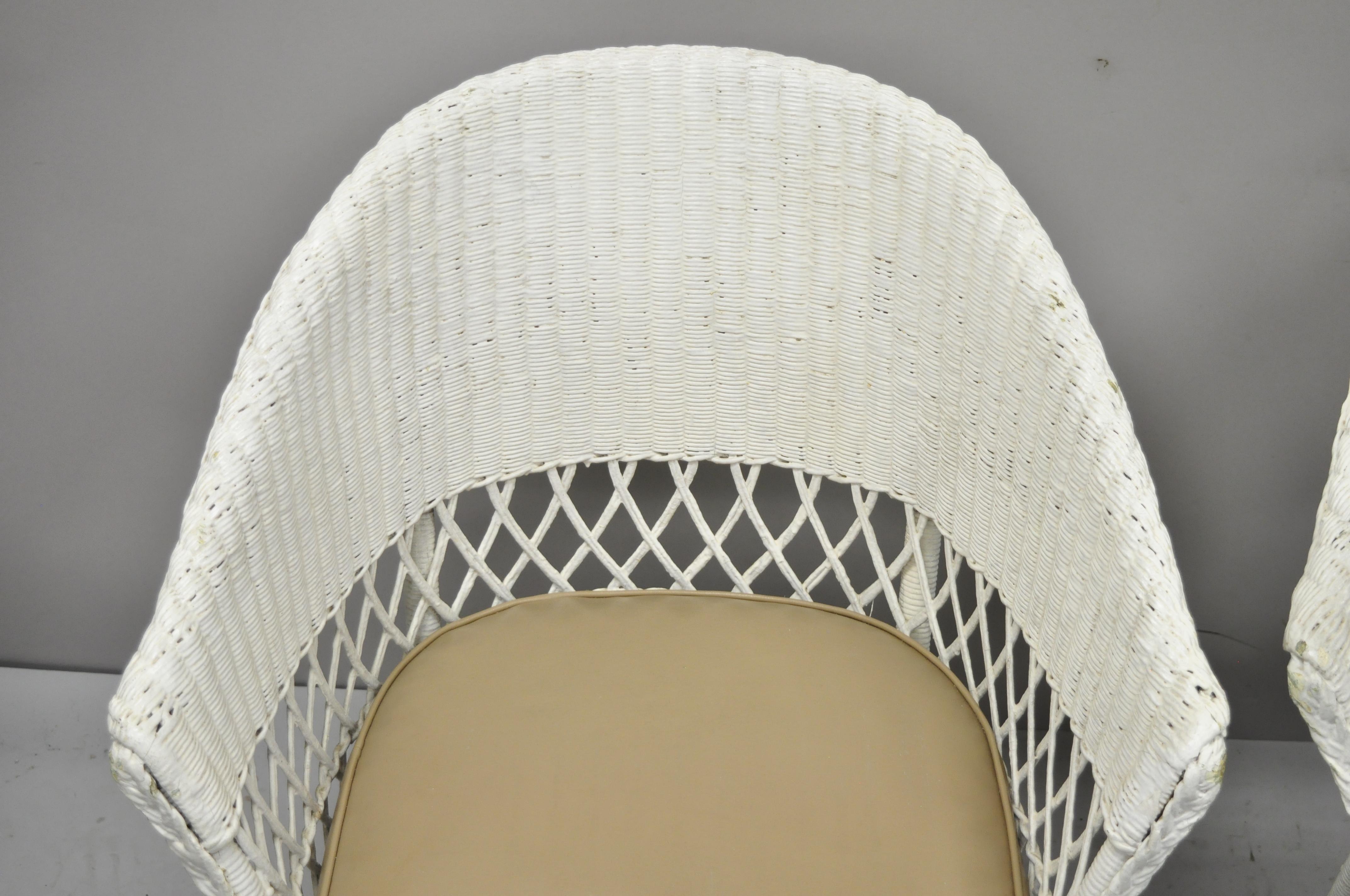 Antike Paar weiße Weidenrattan seine und ihre Sunroom viktorianischen Sessel (Naugahyde)