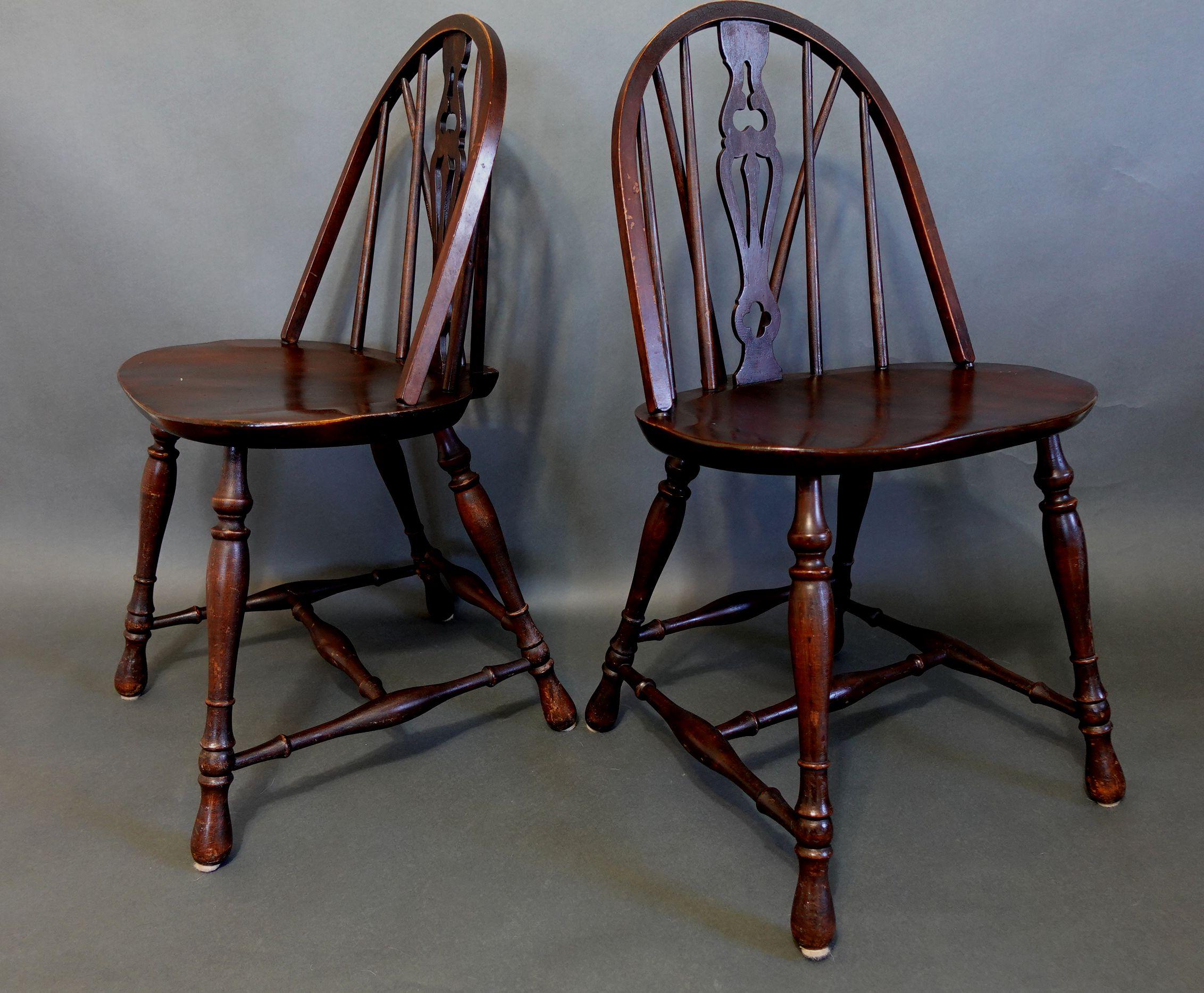 Antique Pair of Windsor Bow-Brace Back Side Chairs with Decorative Splat, 19th C For Sale 6