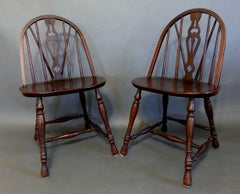 Antique Pair of Windsor Bow-Brace Back Side Chairs with Decorative Splat, 19th C