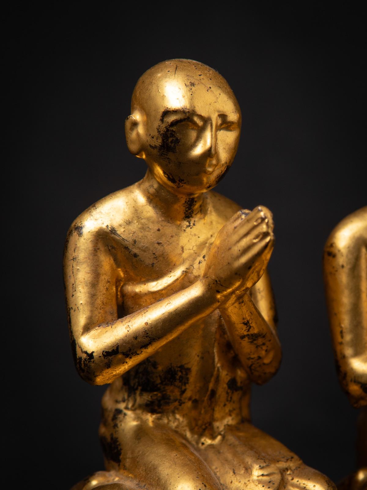 Ancienne paire de statues de moines birmans en bois de Birmanie en vente 5