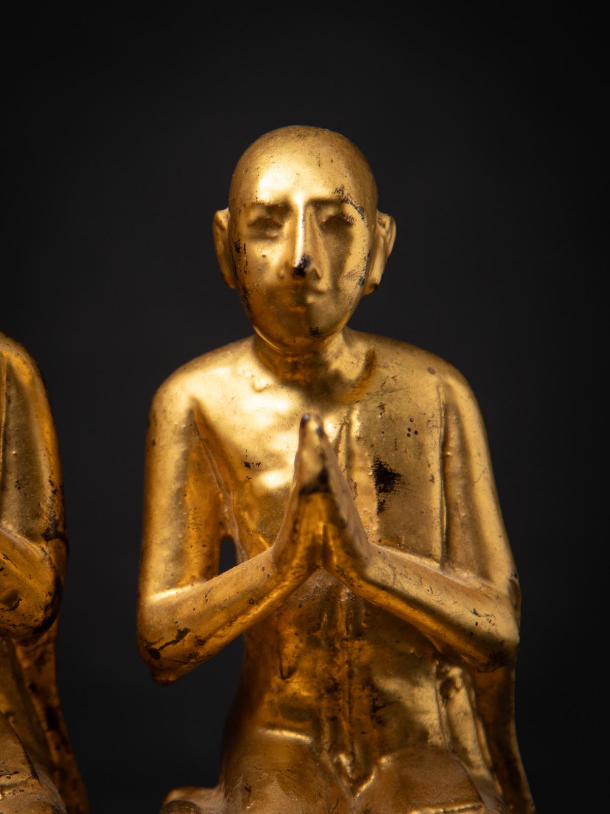 Ancienne paire de statues de moines birmans en bois de Birmanie en vente 6