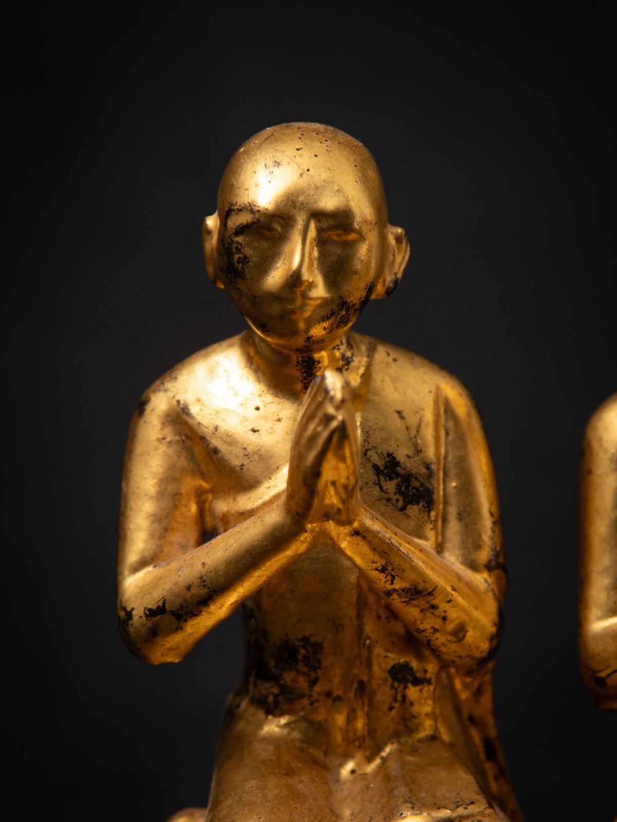 Ancienne paire de statues de moines birmans en bois de Birmanie en vente 7