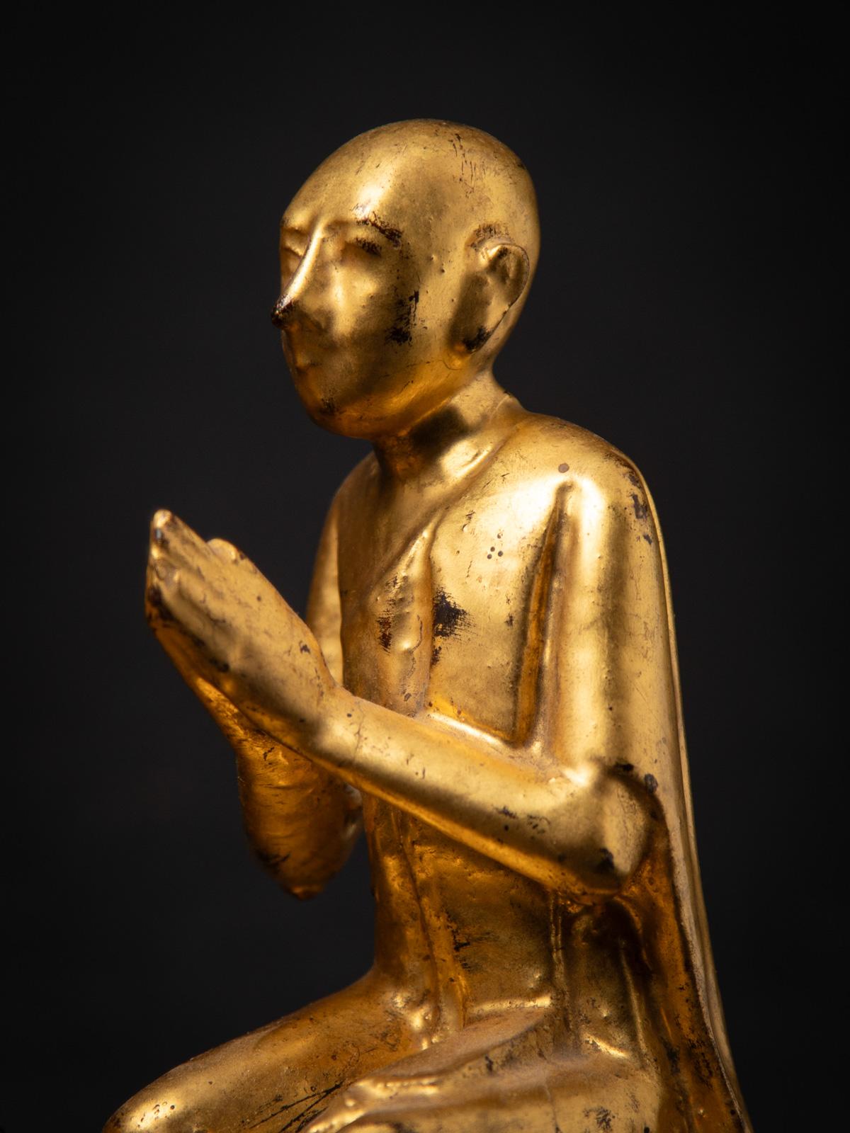 Ancienne paire de statues de moines birmans en bois de Birmanie en vente 8