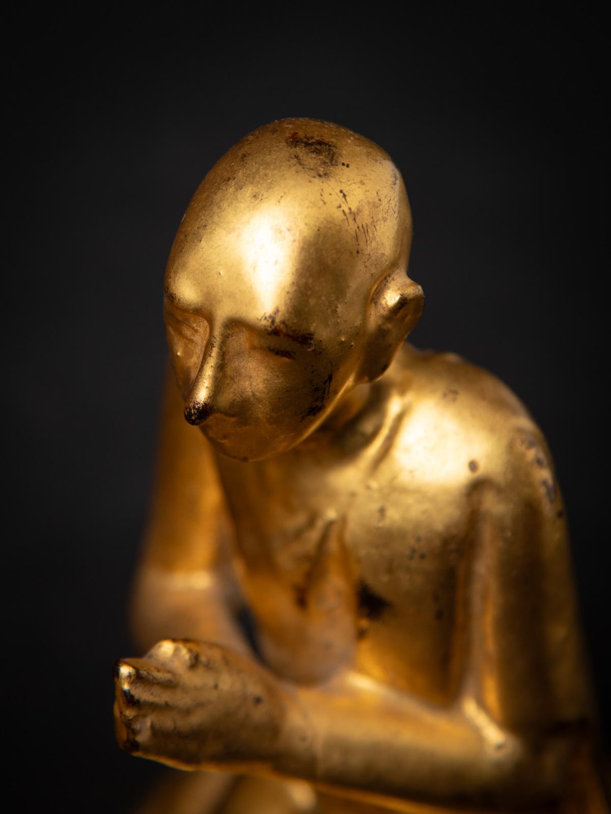 Ancienne paire de statues de moines birmans en bois de Birmanie en vente 11