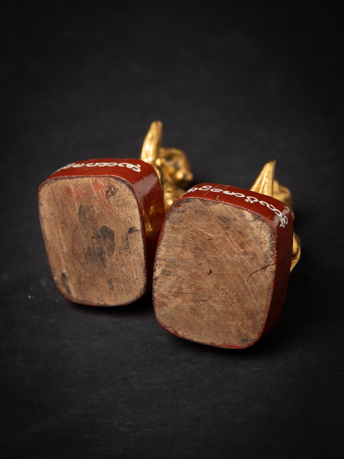 Ancienne paire de statues de moines birmans en bois de Birmanie en vente 12