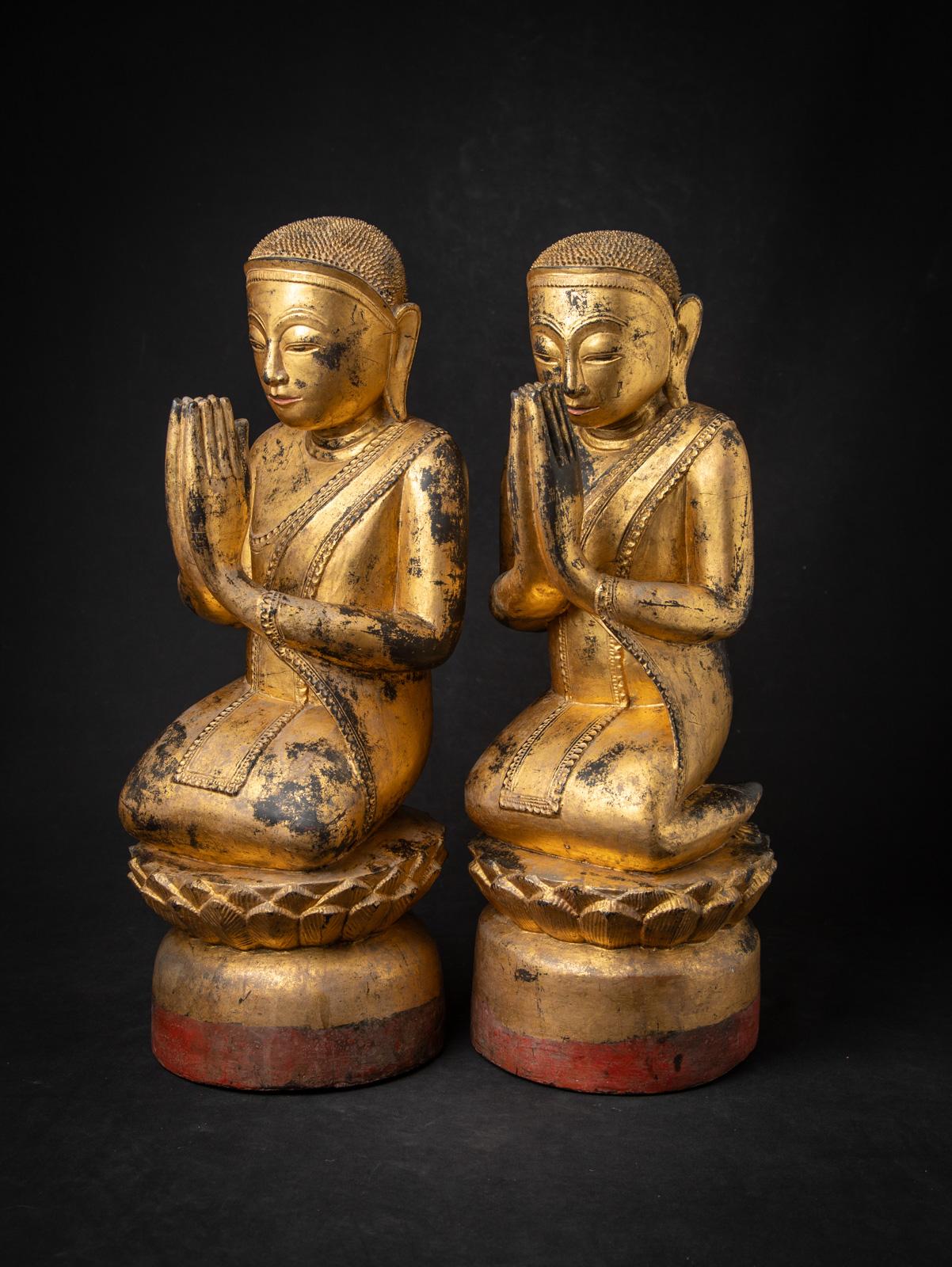 Antikes Paar hölzerner burmesischer Mönchsstatuen aus Birma im Angebot 1