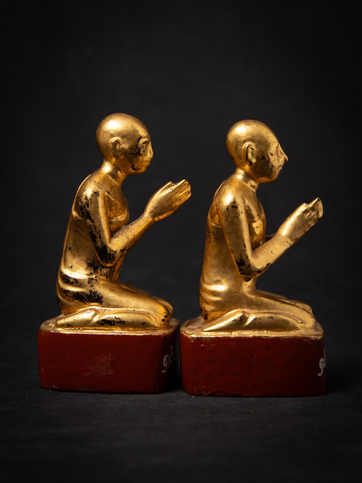 Ancienne paire de statues de moines birmans en bois de Birmanie en vente 2