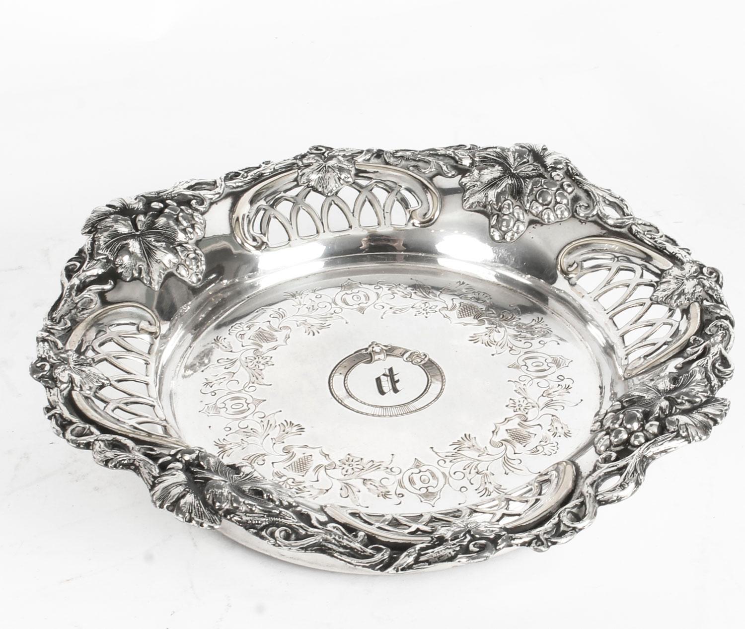 Antique Pair of Old Sheffield Silver Plated Wine Coasters, 19th Century In Good Condition In London, GB
