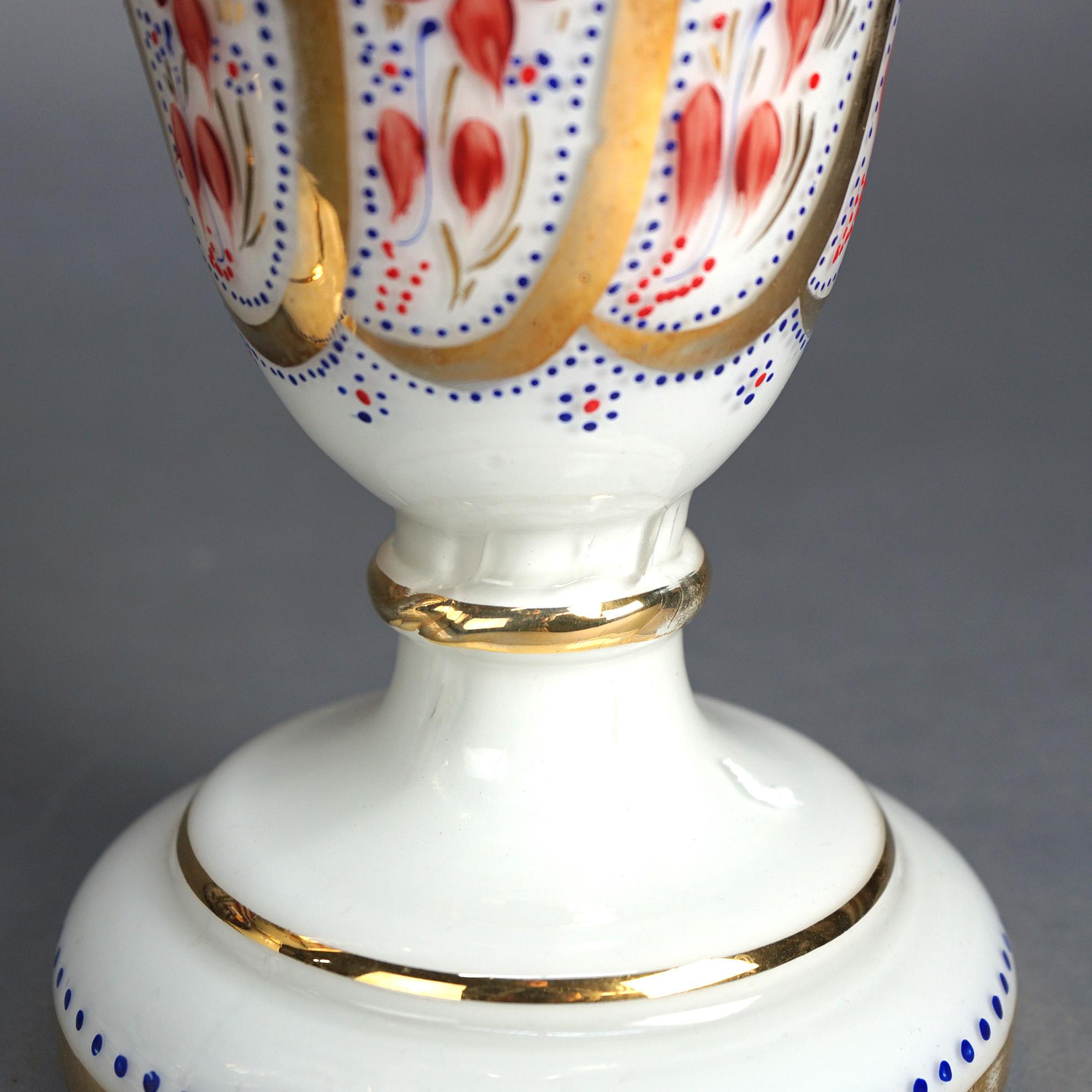Ancienne paire de lampes opalin émaillé à la main peintes à la main avec abat-jour mouchoir en vente 4