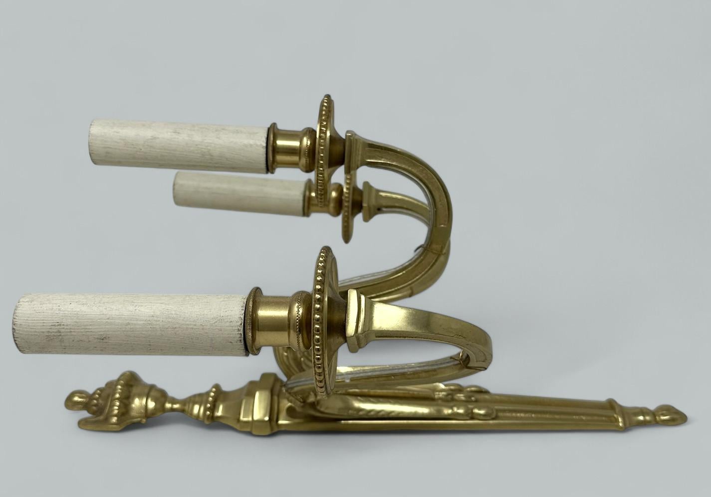 Antikes Paar Ormolu Vergoldete Bronze Dreifach Licht Wand Elektrisch Wandlampen Appliques 19C im Angebot 2