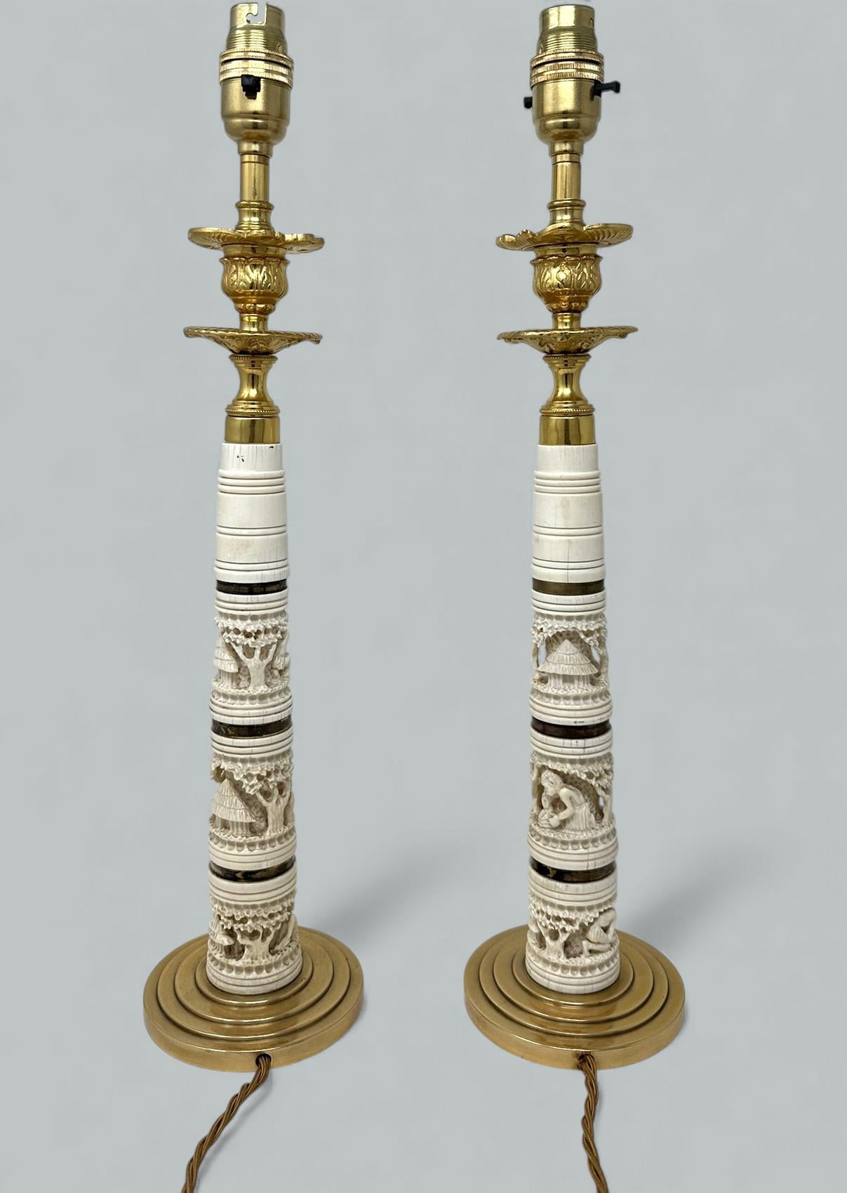 Antike Paar Ormolu Hand geschnitzt Bovine Kerzenhalter Tischlampen Chinesisch Japanisch im Angebot 2