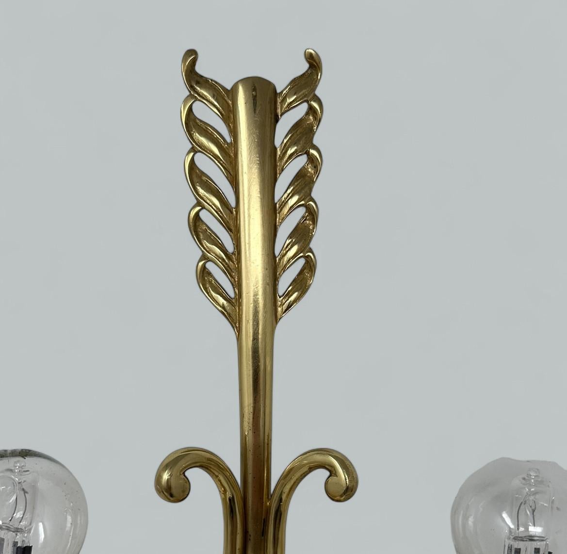 20ième siècle Paire d'appliques électriques murales à deux lumières en bronze doré Appliques Maison Lucien Gau en vente