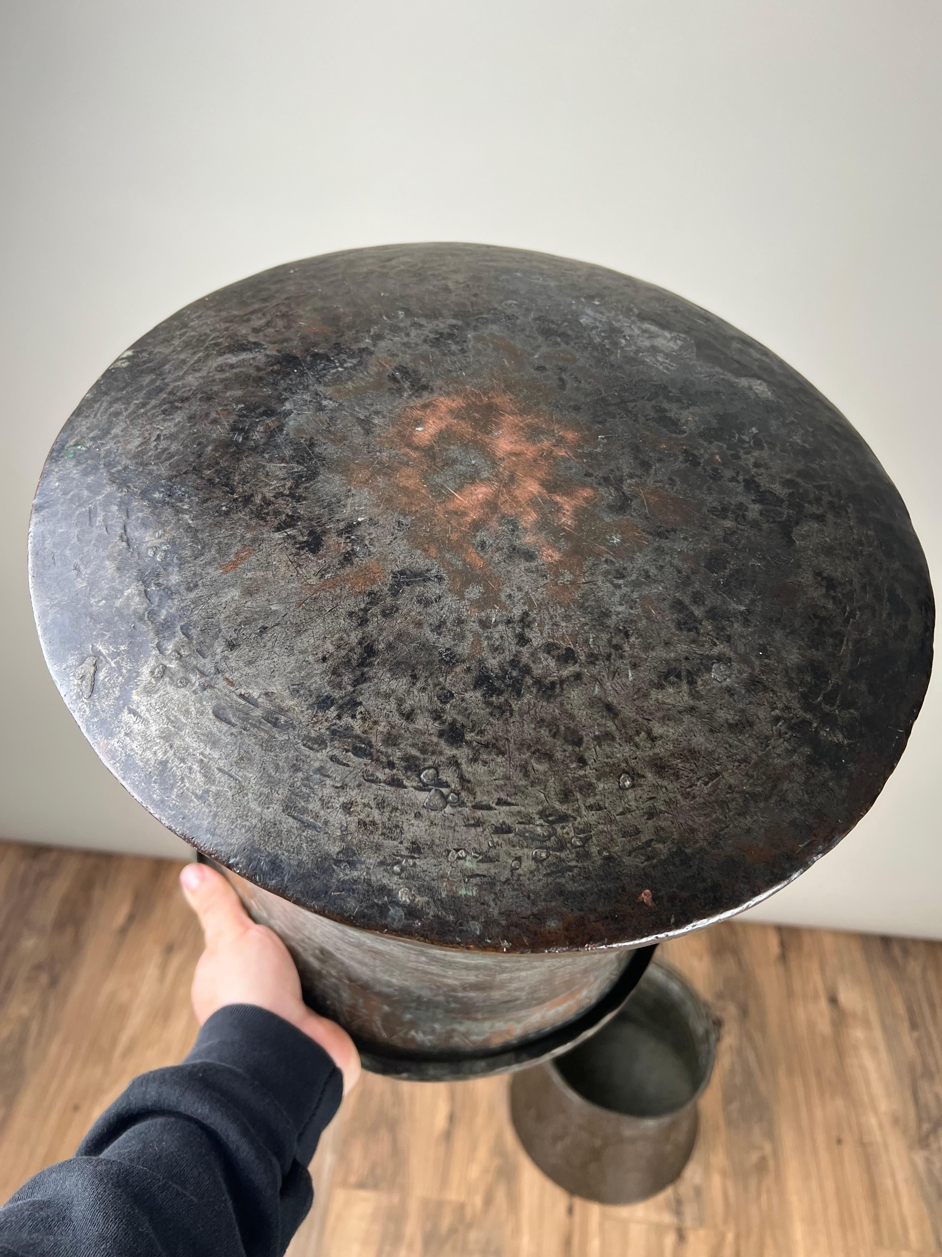 Antiguo par de calderos de cobre estañado del Imperio Otomano c. Mediados del siglo XIX en venta 4
