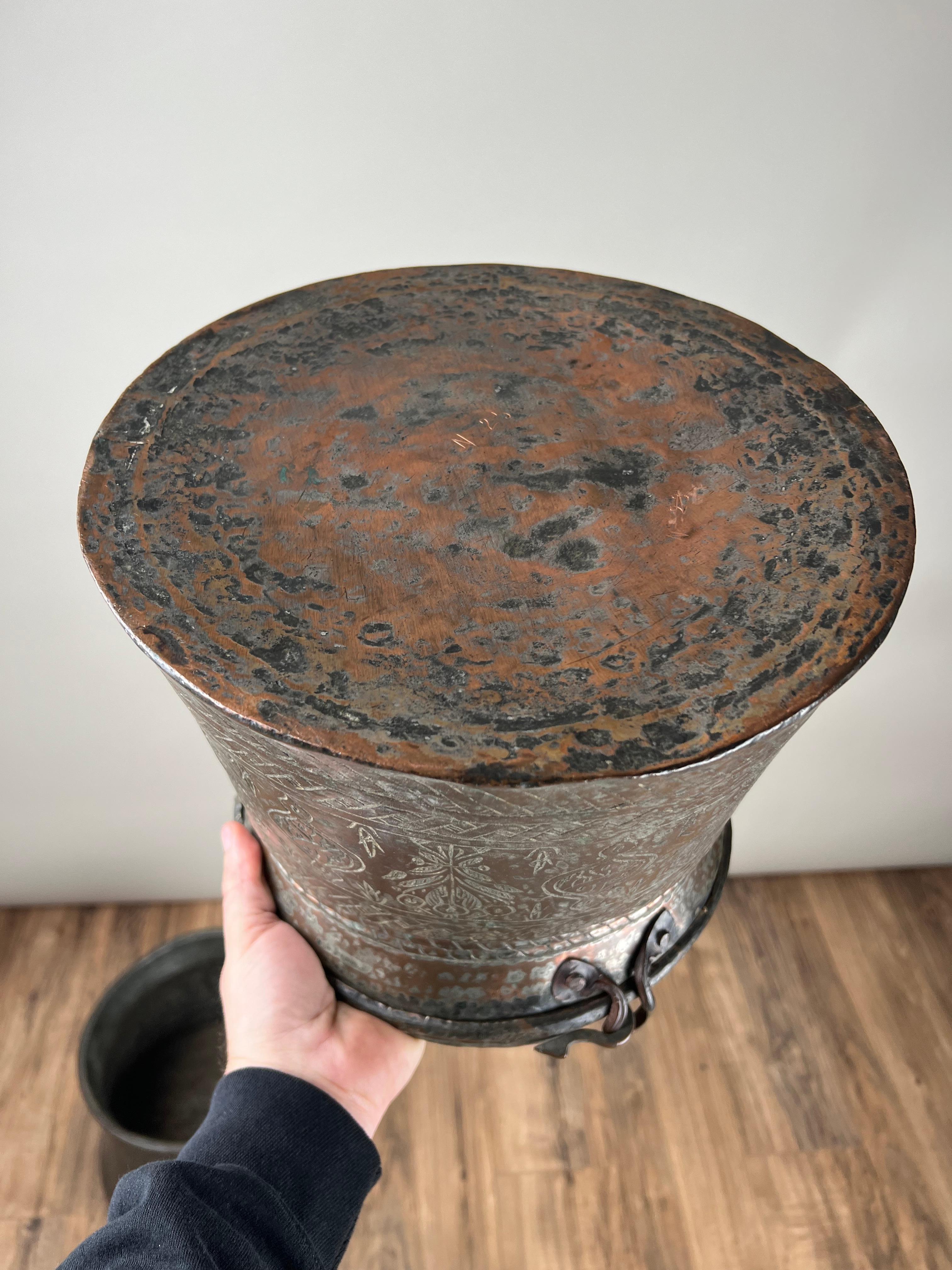 Antiguo par de calderos de cobre estañado del Imperio Otomano c. Mediados del siglo XIX en venta 5