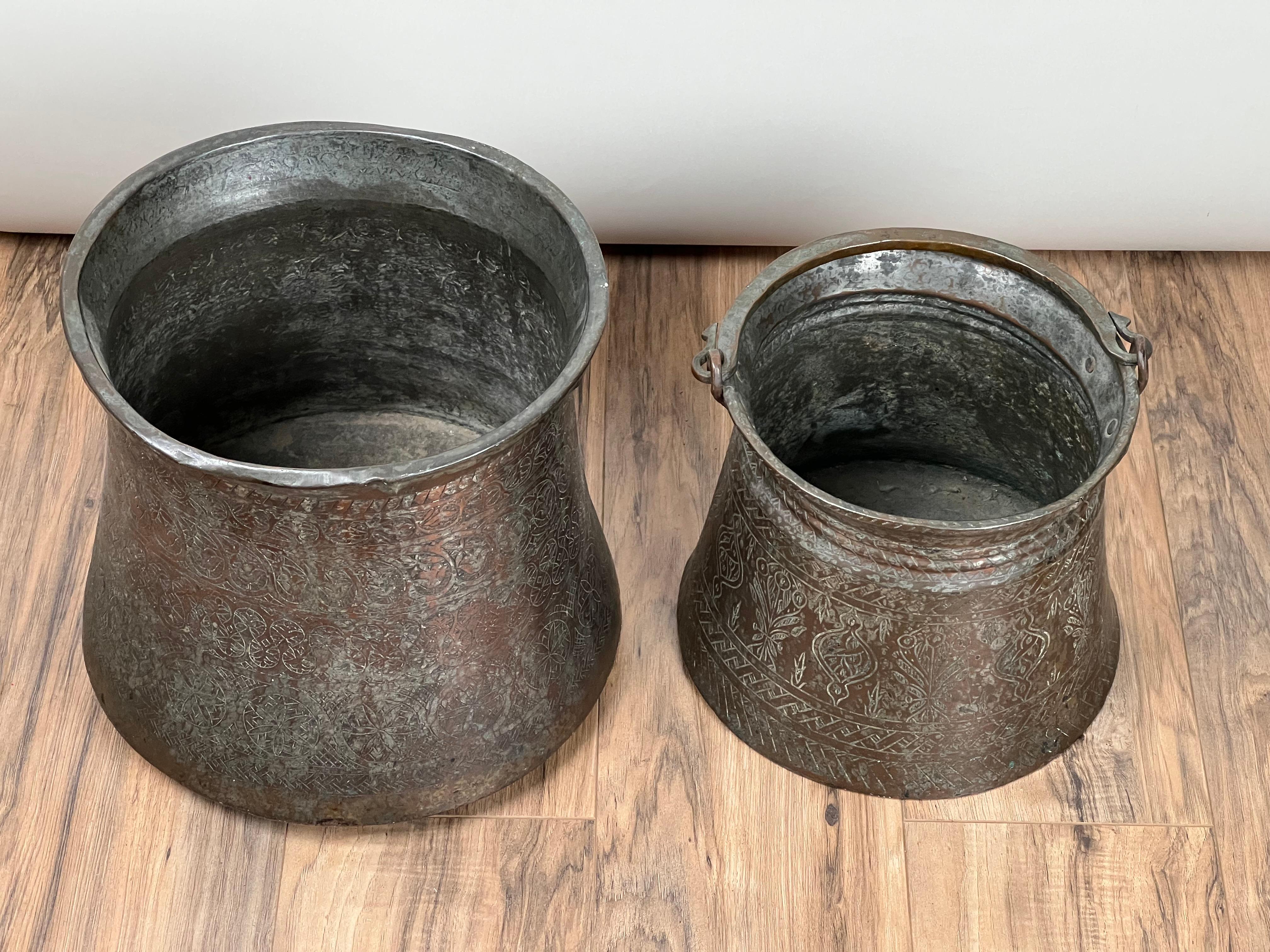Antiguo par de calderos de cobre estañado del Imperio Otomano c. Mediados del siglo XIX en Bueno estado para la venta en Westfield, MA