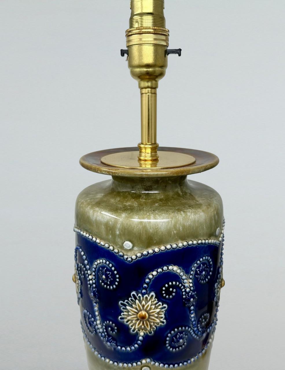 Antikes Paar Porzellan Royal Doulton Keramik Jugendstil Elektrische Tischlampen  (Englisch) im Angebot