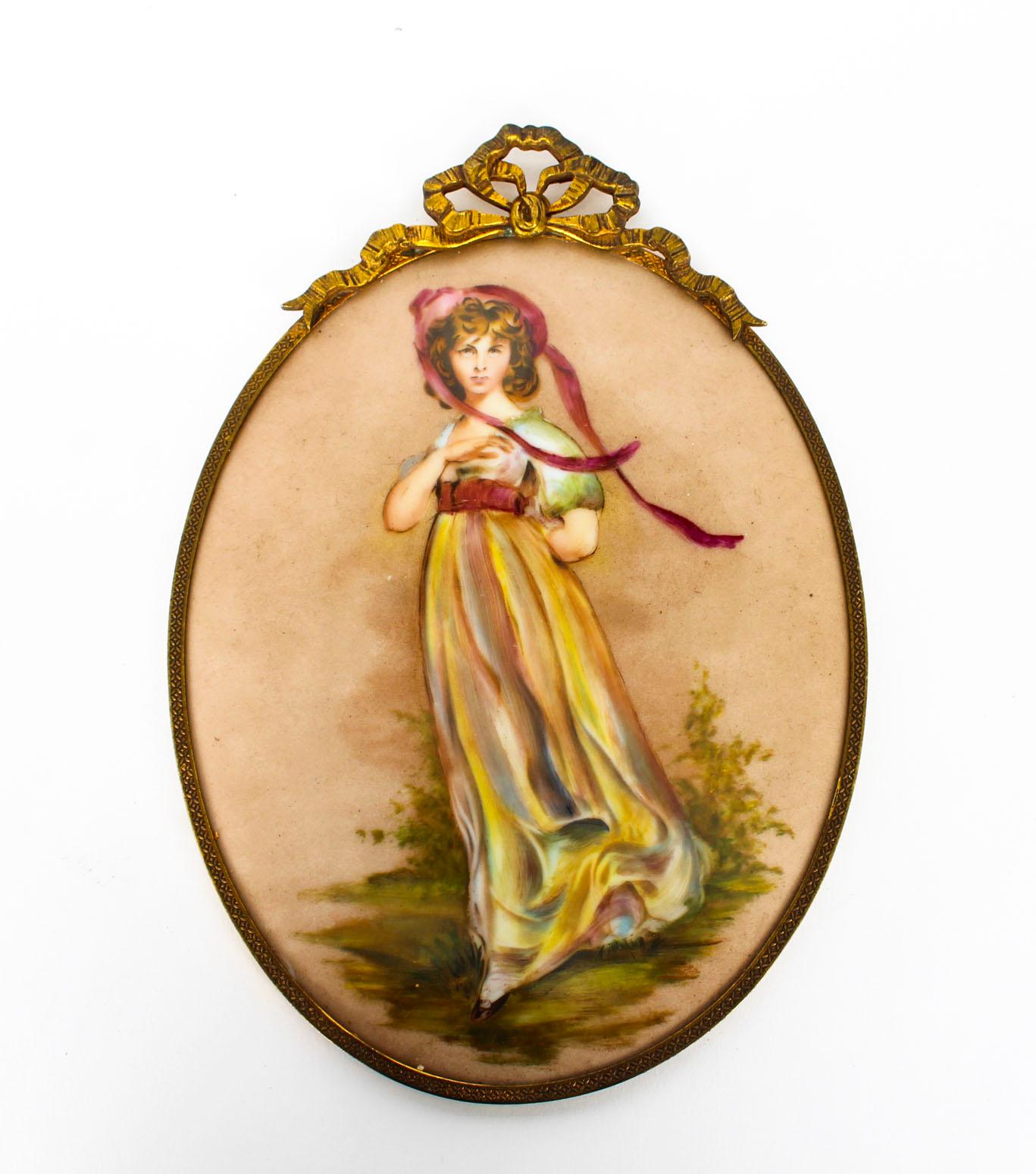 This is a wonderful pair of antique hand painted porcelain wall plaques, circa 1880 in date.

These beautiful plaques are of oval shape and feature Gainsborough's Blue Boy and Sarah Barrett Moulton, known as Pinkie. They are set in their fabulous