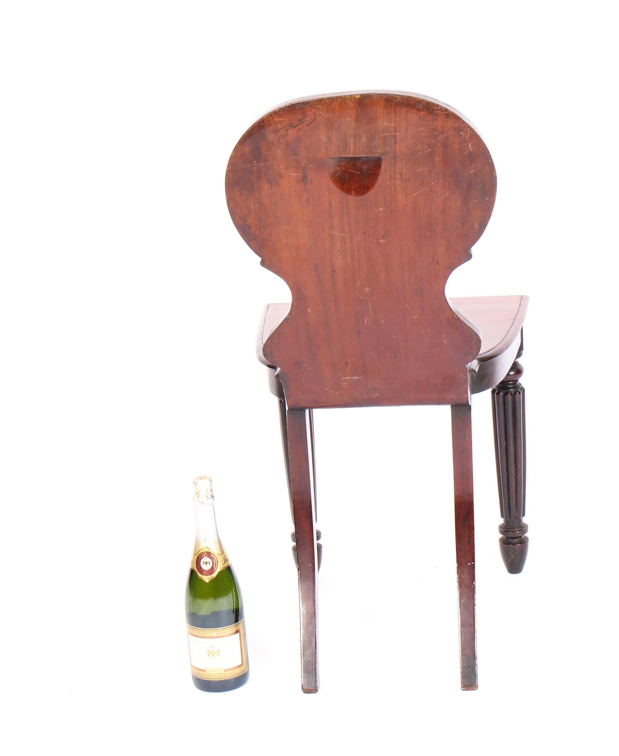Paire de chaises d'entrée anciennes de style Régence en acajou par Gilllows, 19ème siècle en vente 3